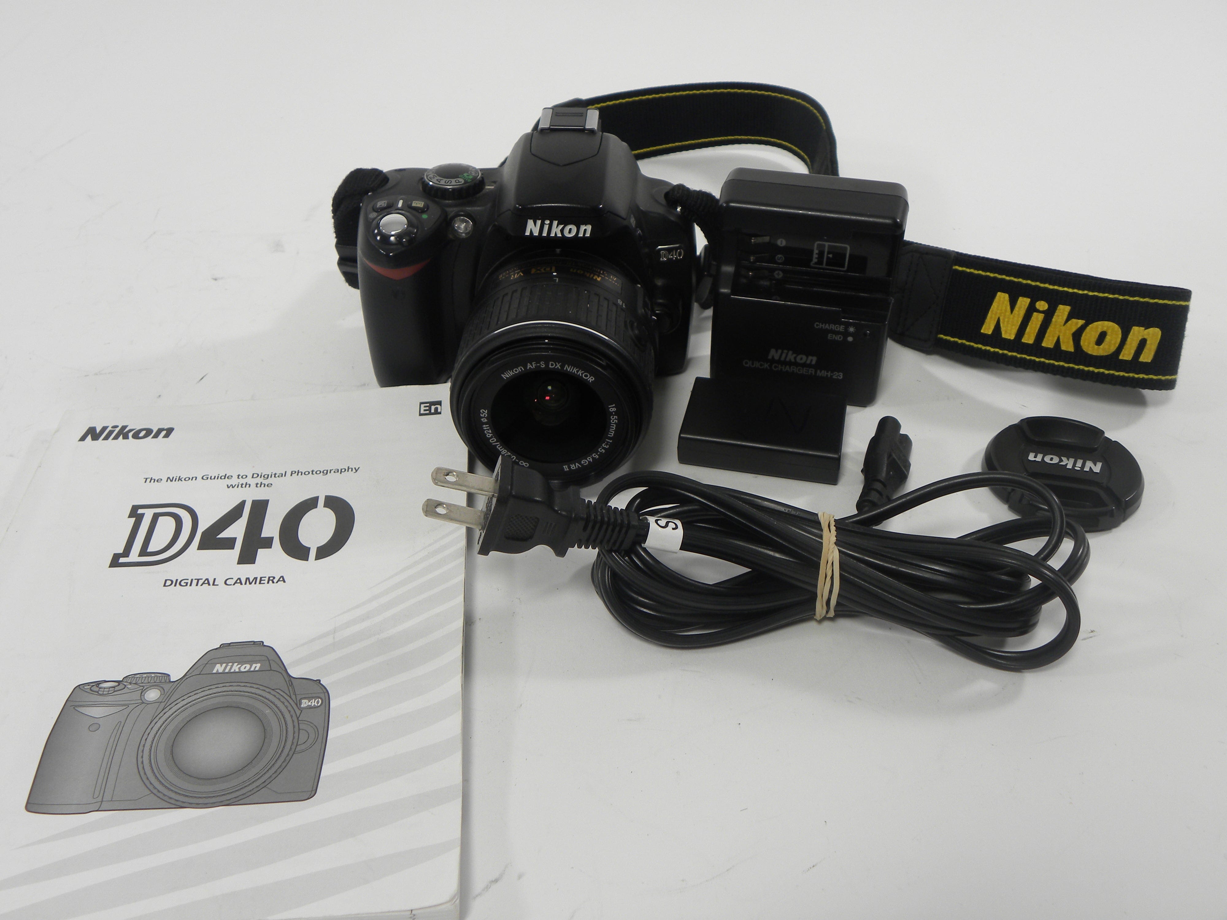 Nikon D40 6.1mp Digital SLR w/Nikkor DX VR 18-55mm Shutter Ct. 22,196