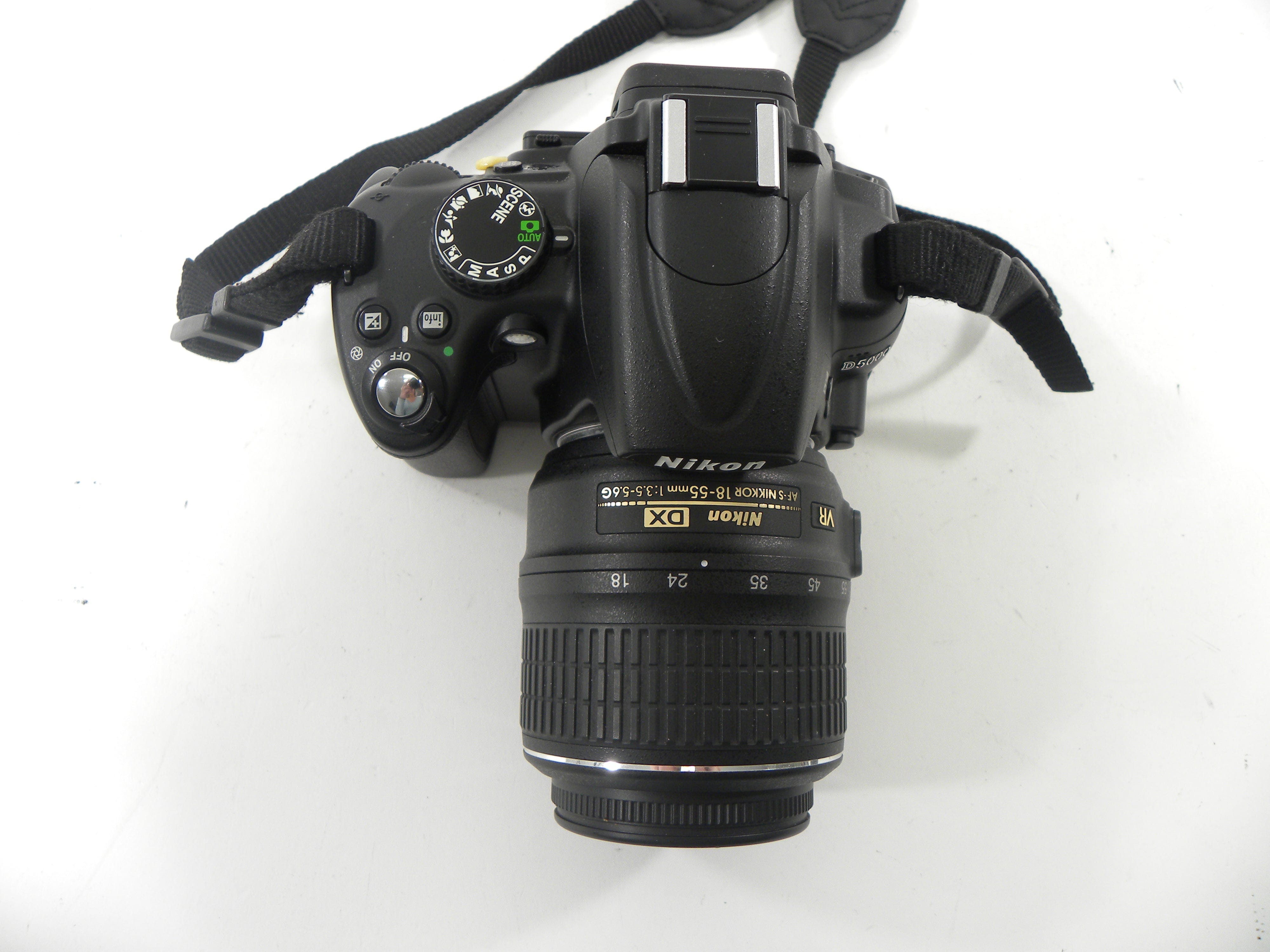 Nikon D5000 12.3mp Digital SLR w/AF-S 18-55 DX VR ED IF Shutter Ct. 9,655
