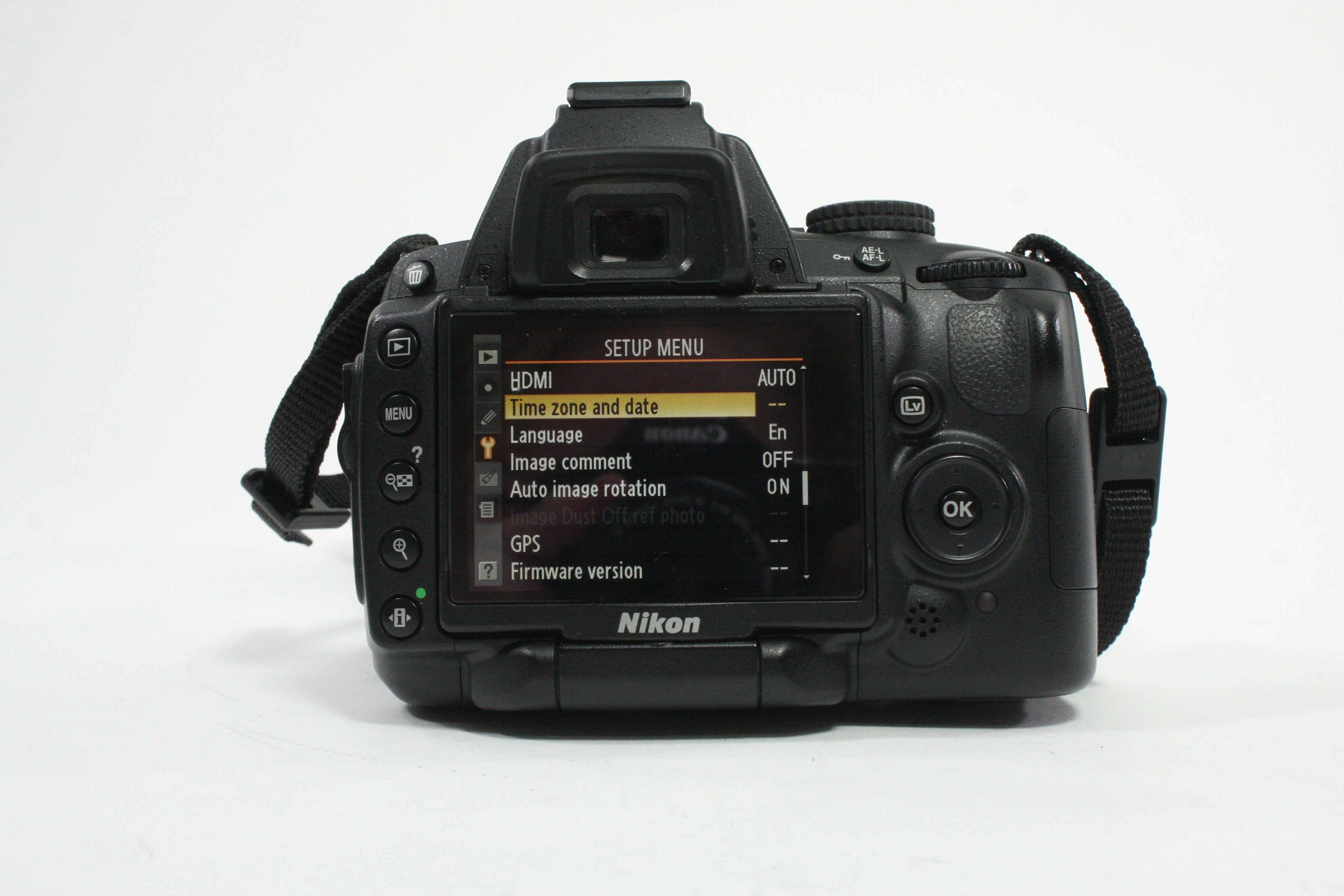 Nikon D5000 DSLR Camera with 18-55mm f/3.5-5.6 G DX VR Lens