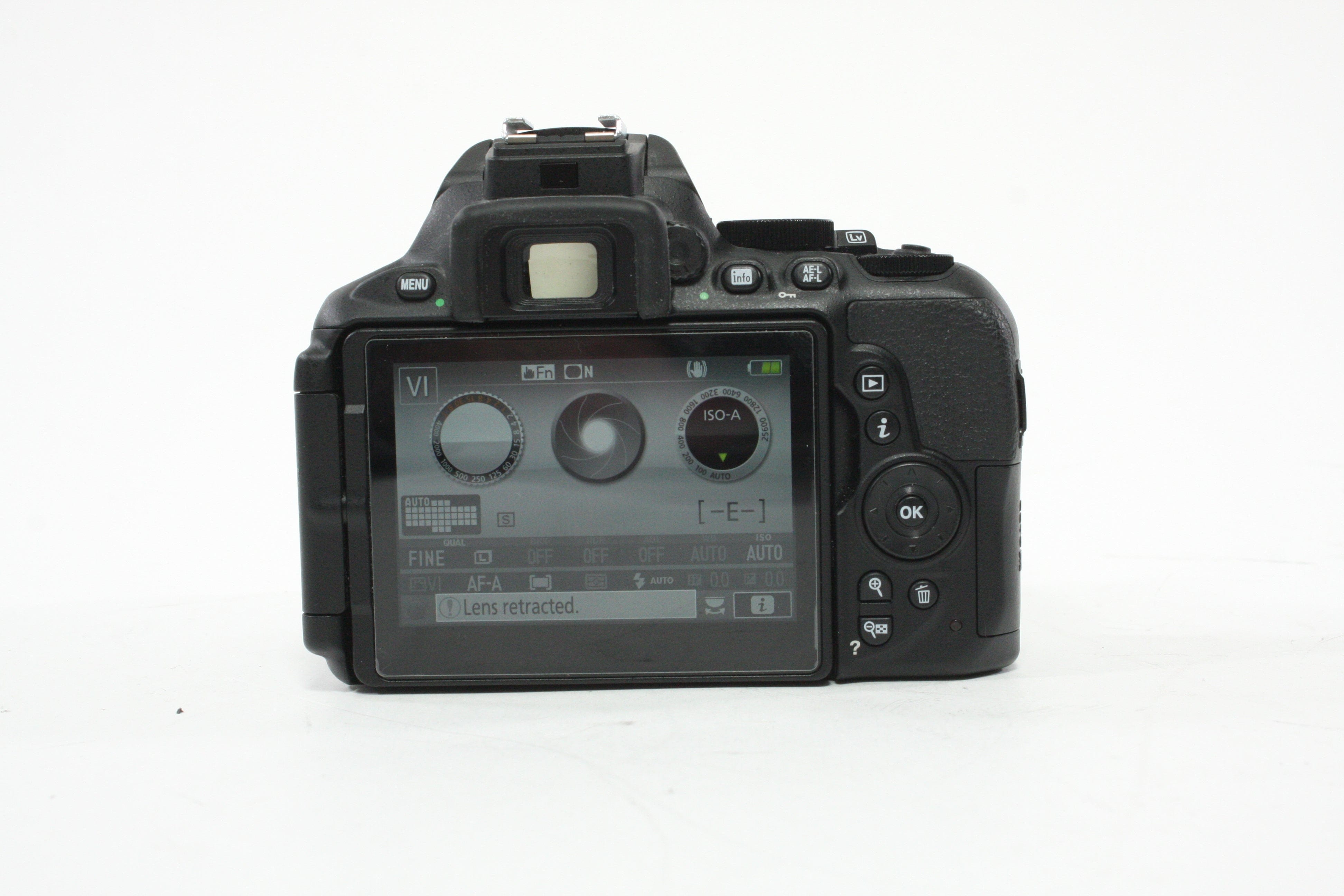 Nikon D5600 DLSR with 18-55mm f/3.5-5.6 AF-P Lens with Shutter Count ONLY 116!