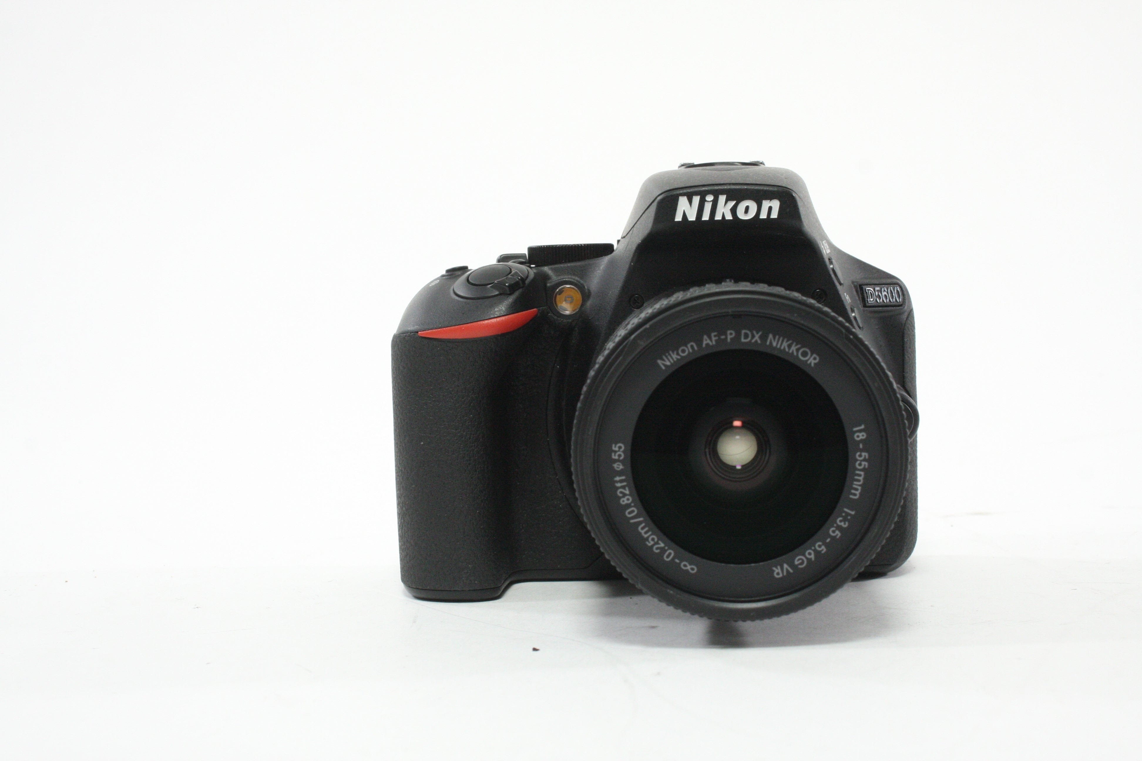 Nikon D5600 DLSR with 18-55mm f/3.5-5.6 AF-P Lens with Shutter Count ONLY 116!