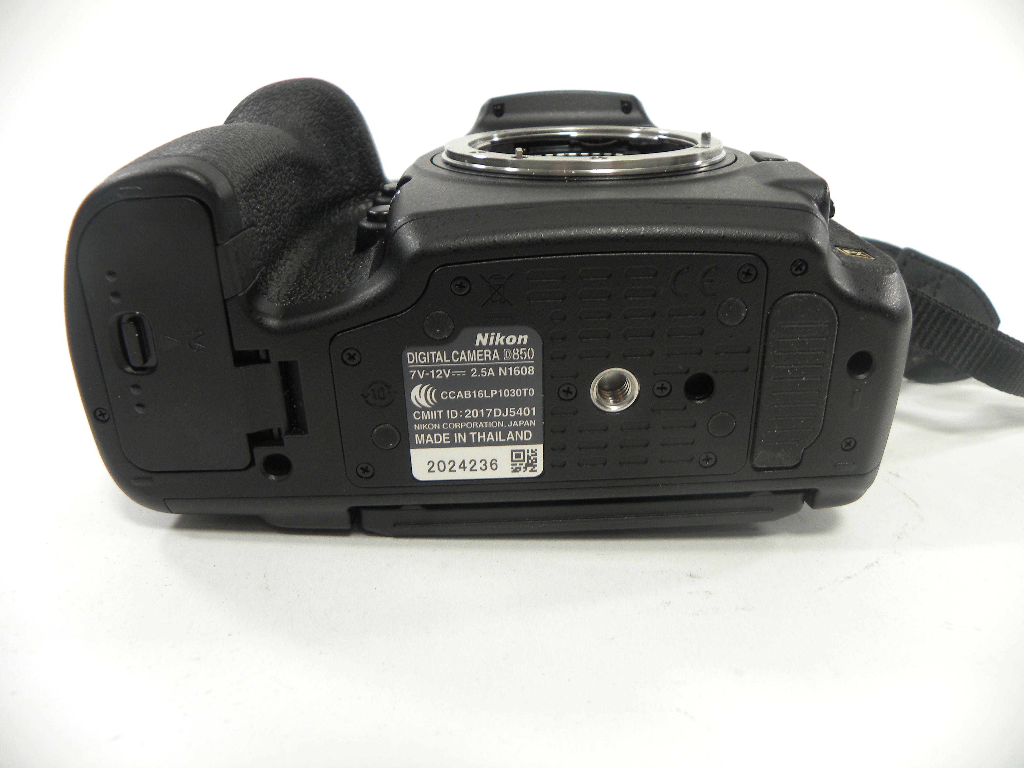Nikon D850 45.7mp Digital SLR Camera Body Only Shutter Ct. 215