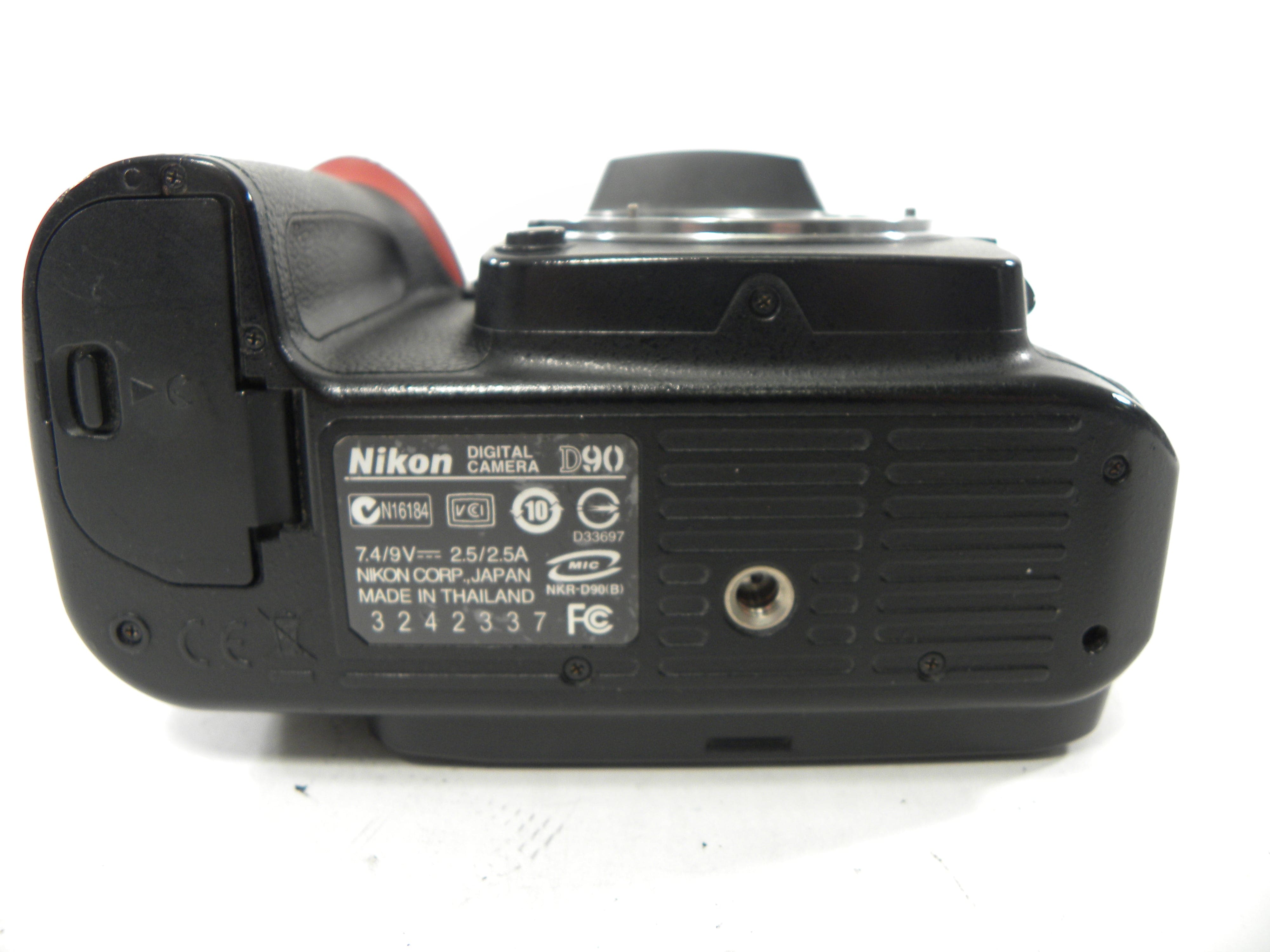 Nikon D90 12.3mp Digital SLR Body only Shutter Ct. 324,337 AS IS No Returns