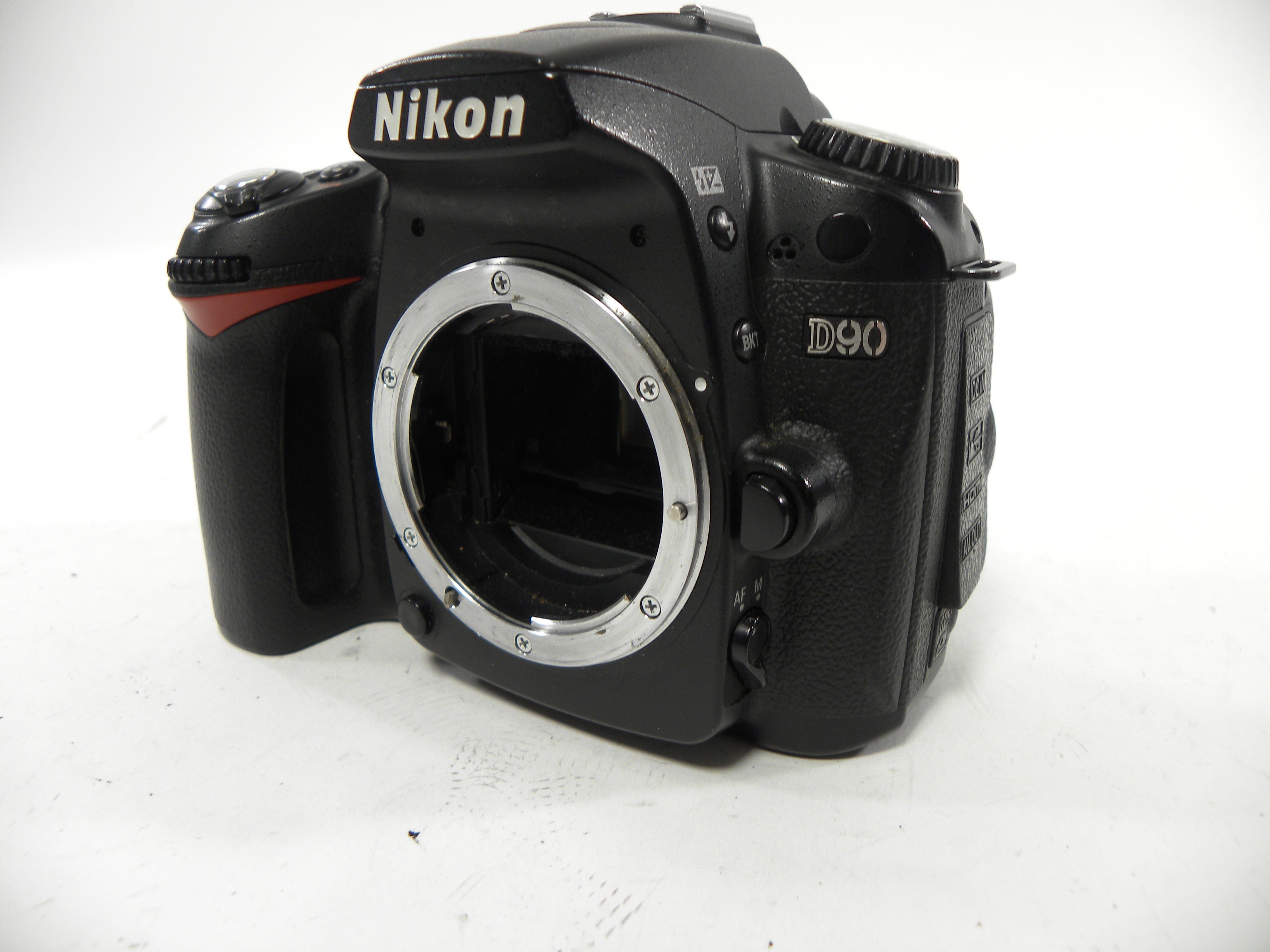 Nikon D90 12.3mp Digital SLR Body only Shutter Ct. 324,337 AS IS No Returns