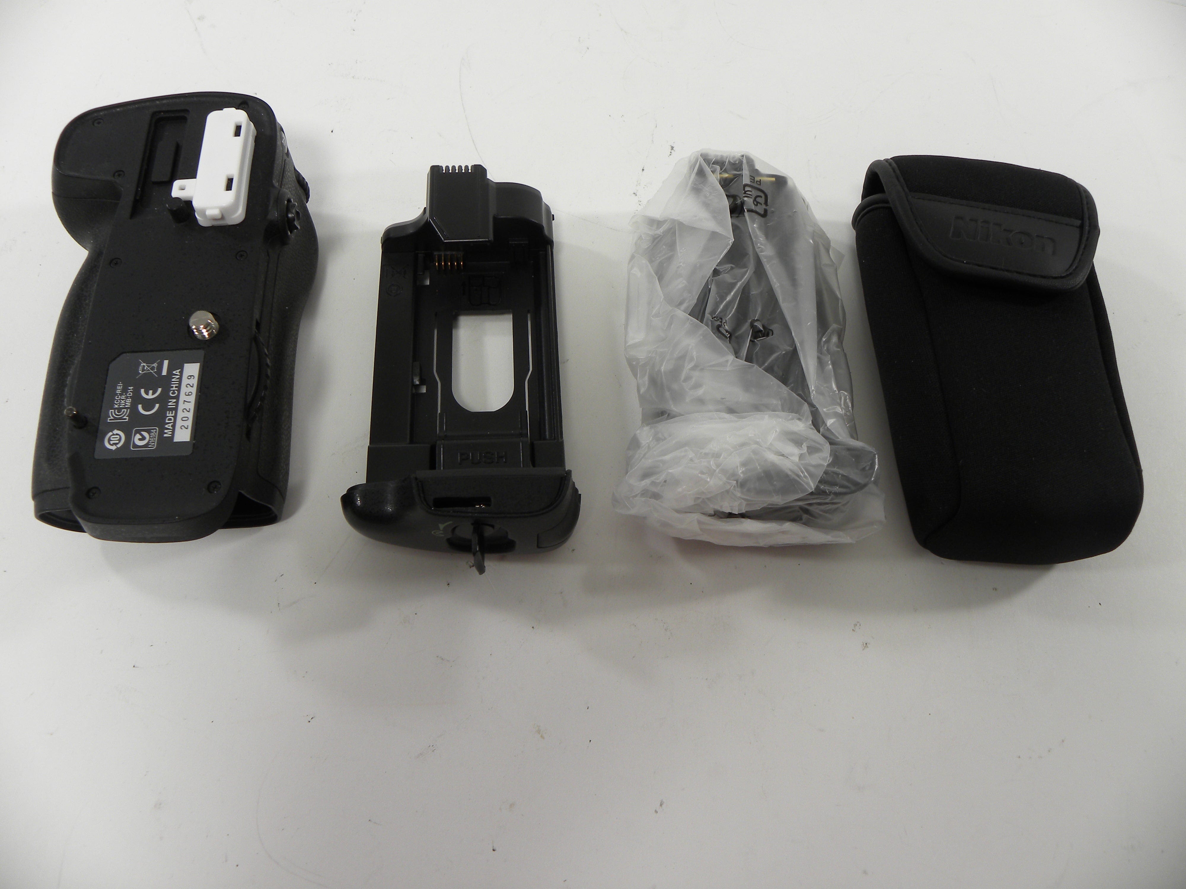 Nikon MB-D14 Vertical Battery Grip