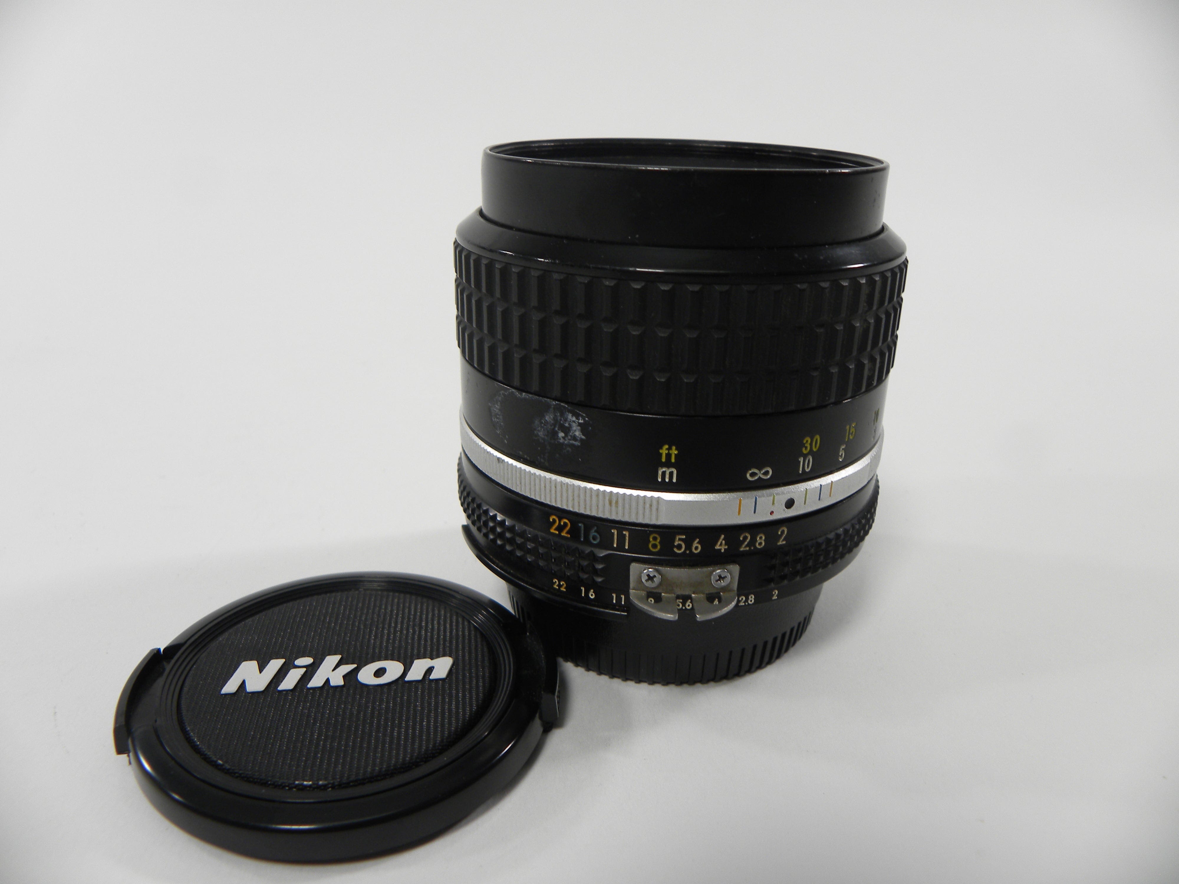 Nikon Nikkor 85mm f2 F Mount