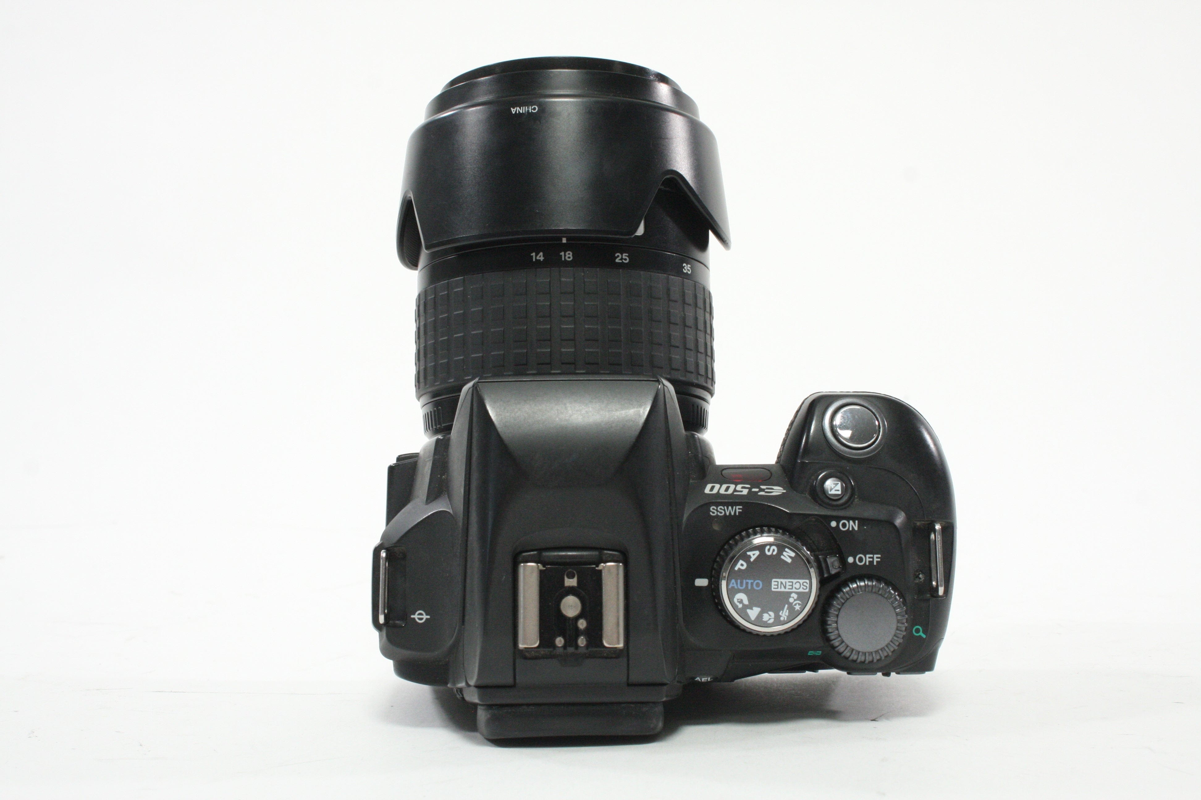 Olympus E-500 Digital Camera with 14-45mm f/3.5-5.6 4/3 Mount Lens