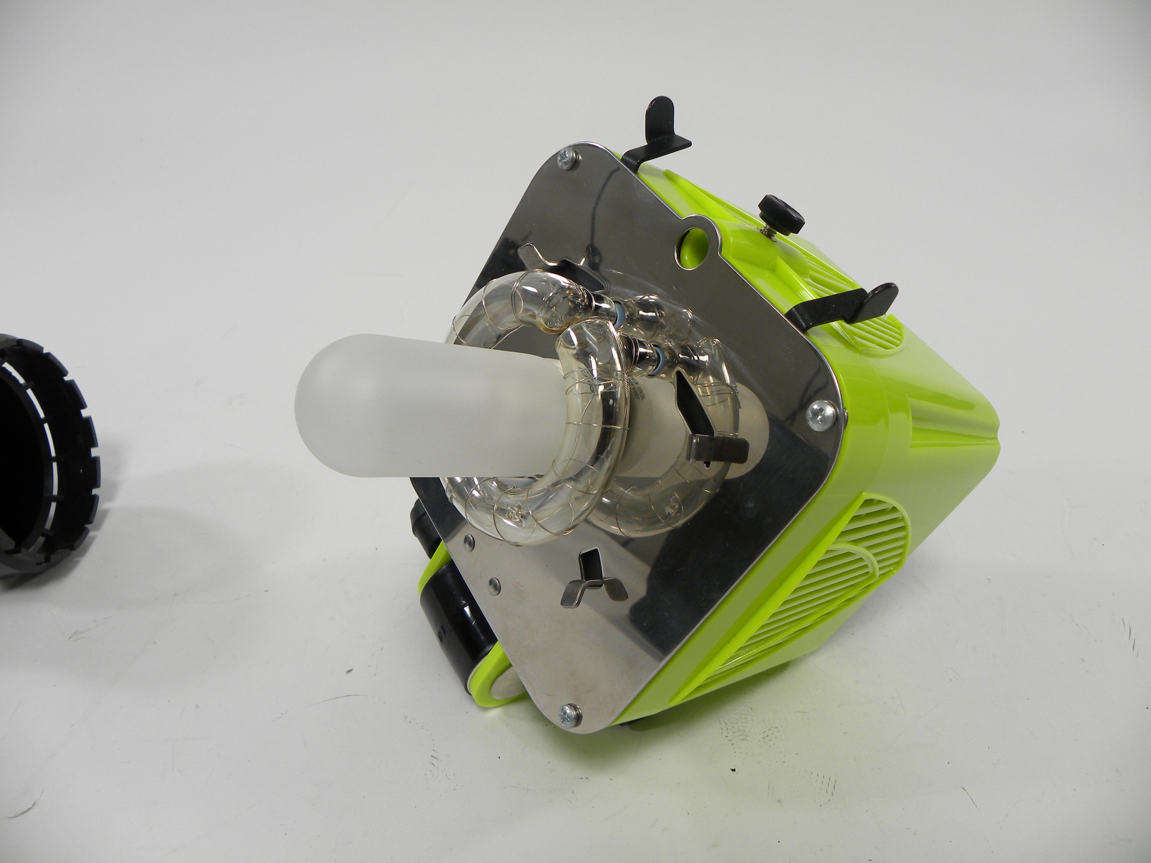Paul C. Buff AlienBees(tm) B400 (160Ws) Flash Unit with Reflector