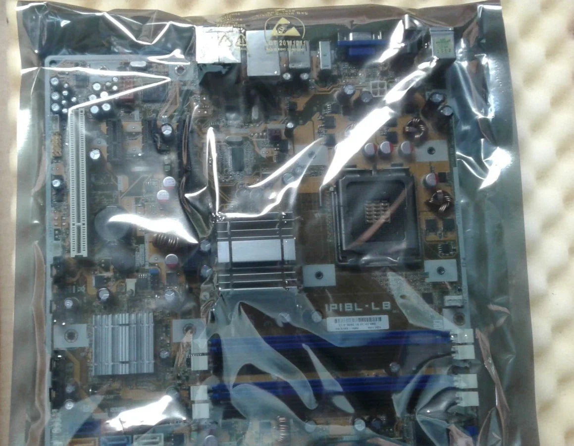 Asus IPI8L-L8 Intel Socket LGA775 Desktop Motherboard including IO Shield and Sata Cables