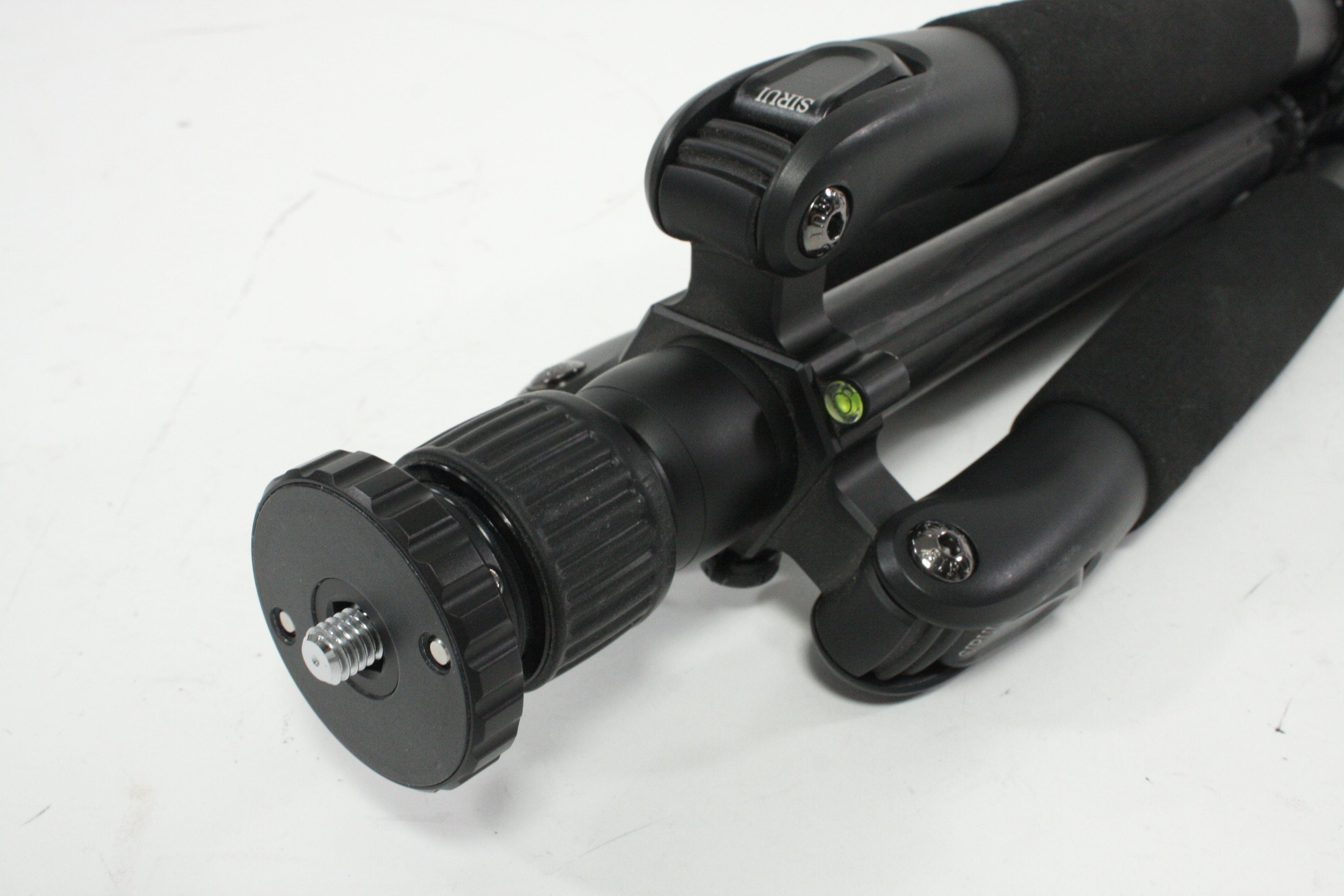 Sirui T-2205SK T-S Series Carbon Fiber Travel Tripod