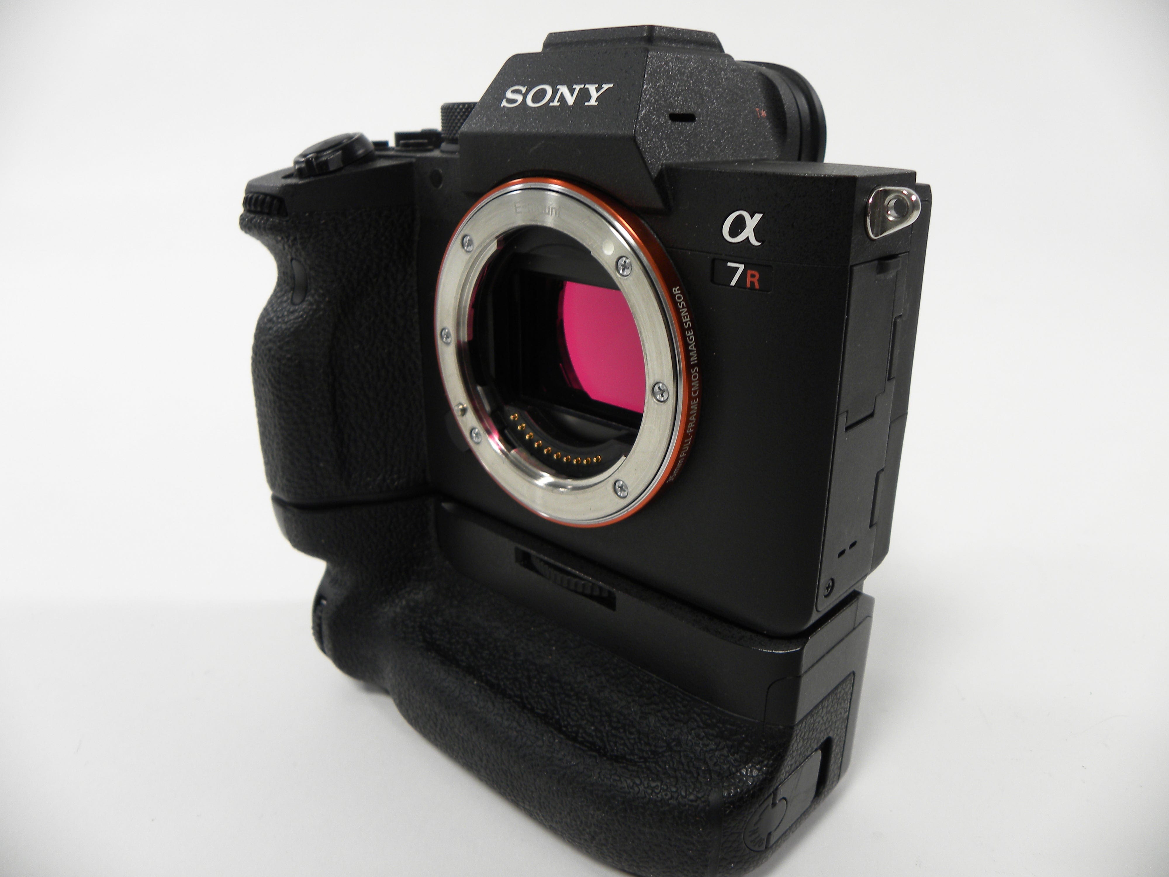 Sony a 7R IV 61.0mp Digital Mirrorless Camera Body only Shutter Ct. 5,304