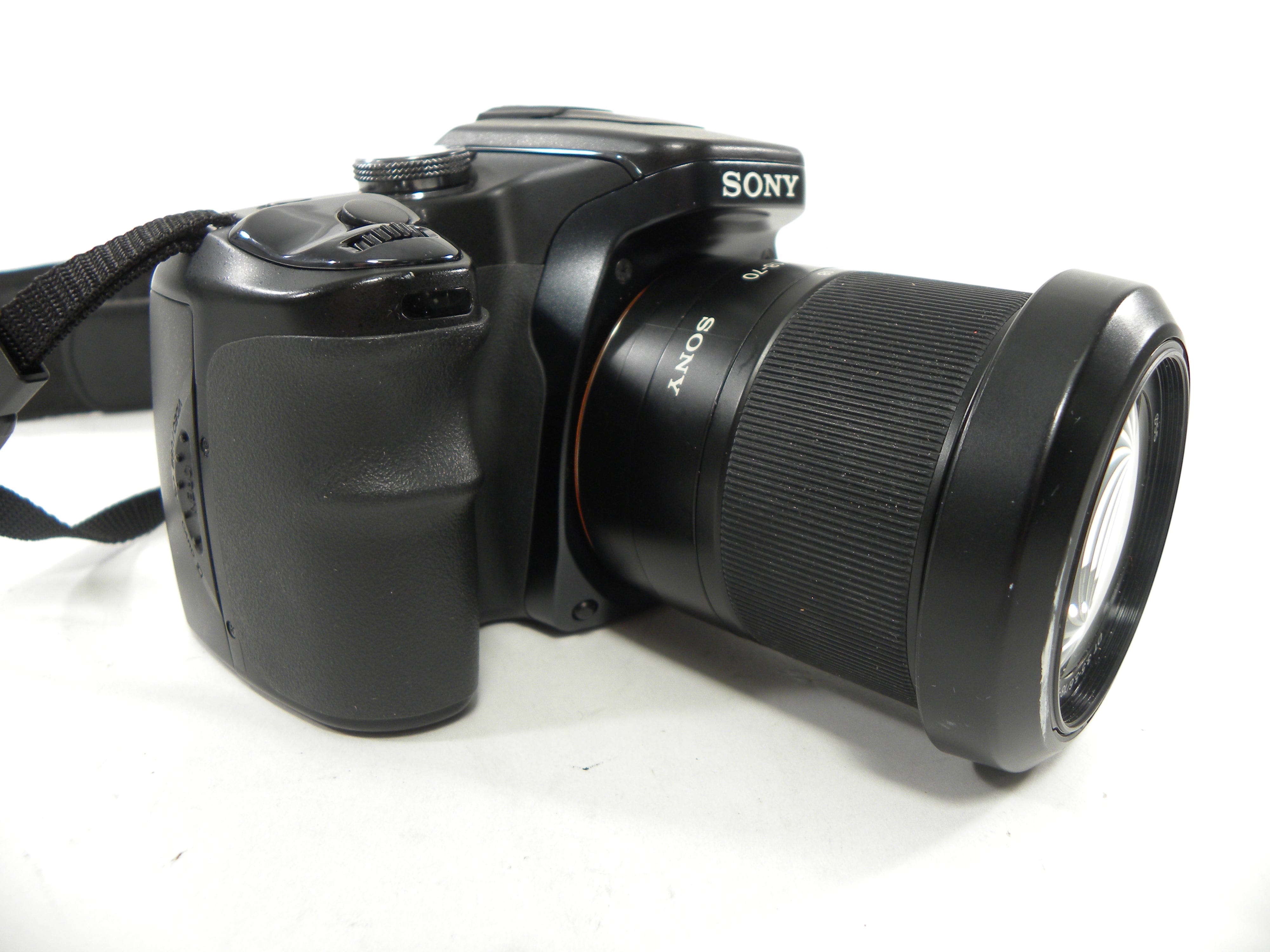 Sony a100 10.2mp Digital SLR w/Sony DT Macro 18-70mm f3.5-5.6