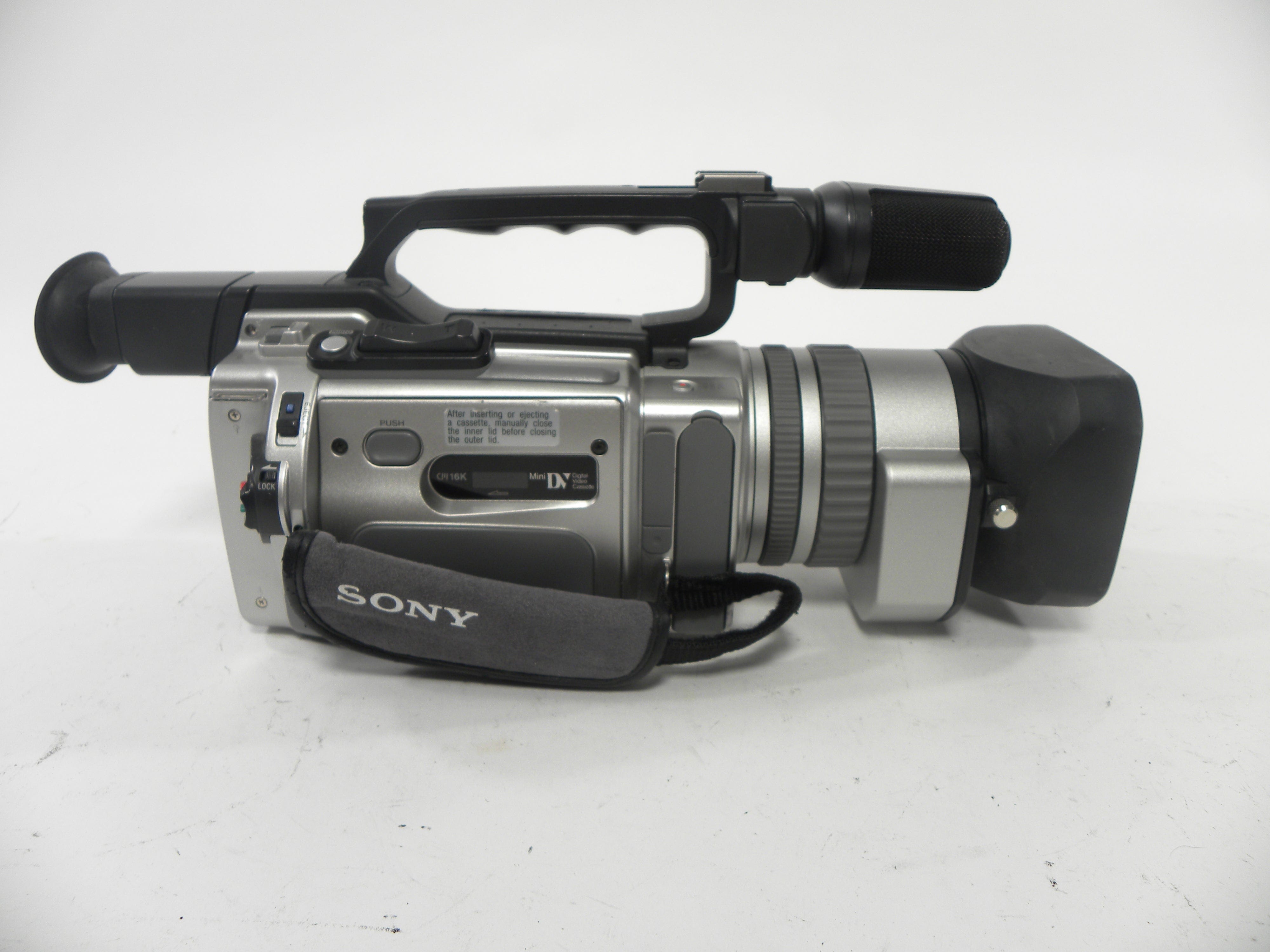 Sony DCR-VX2000 MiniDV Super Steady Shot Camcorder