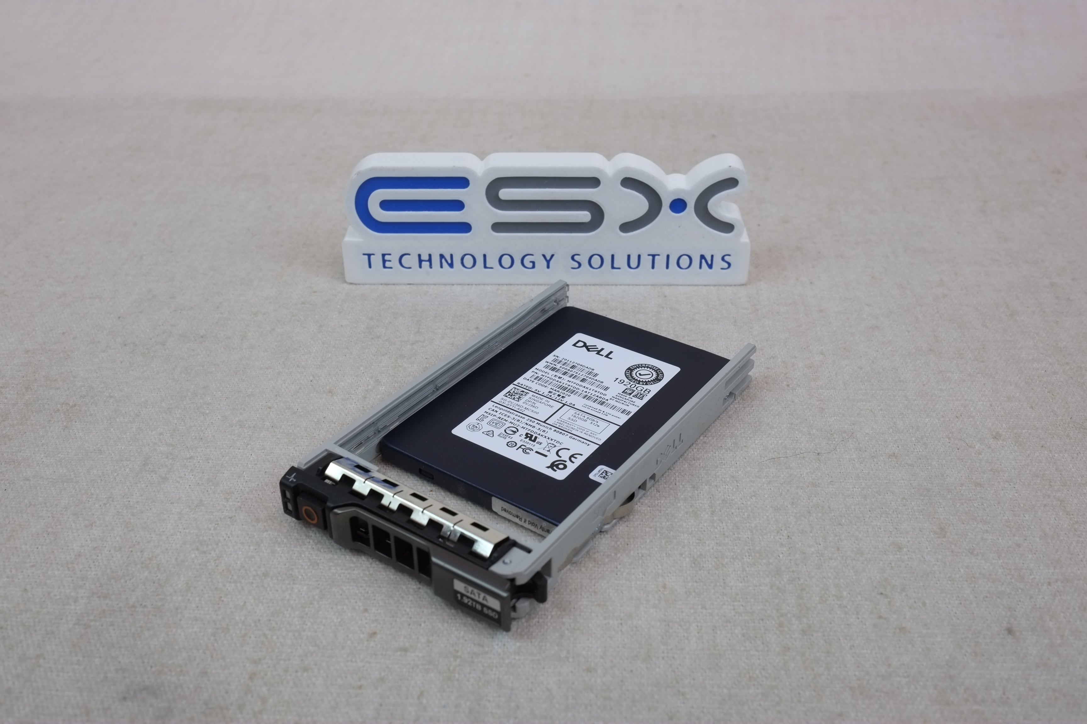 Dell VJ36D 1.92TB 6Gb/s 2.5” SATA RI MLC SSD Micron MTFDDAK1T9TDD w/ 13G Tray