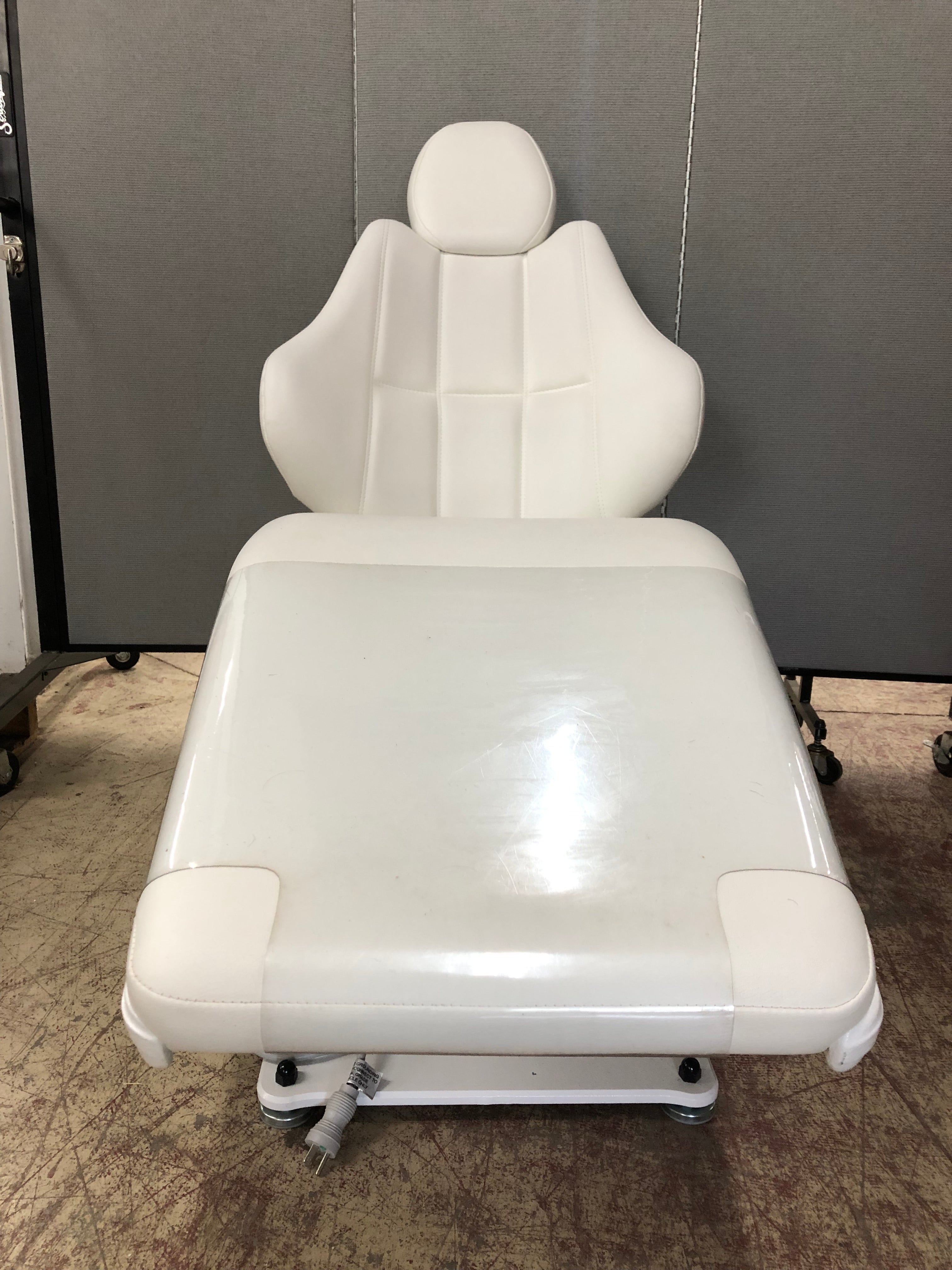 Dexta MK5CE/330E-10 Dental Exam Chair, White, Tested