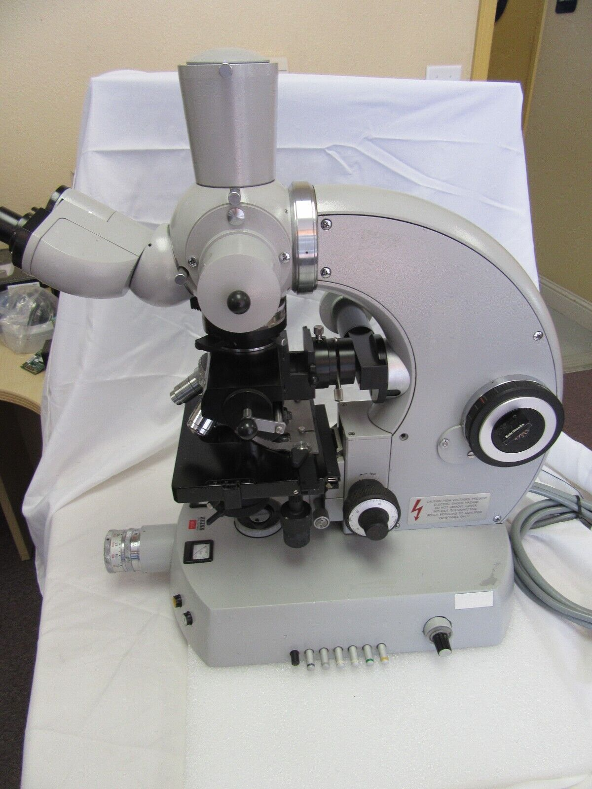 Zeiss Photomikroskop Microscope - Side View | Alo Tech Solutions