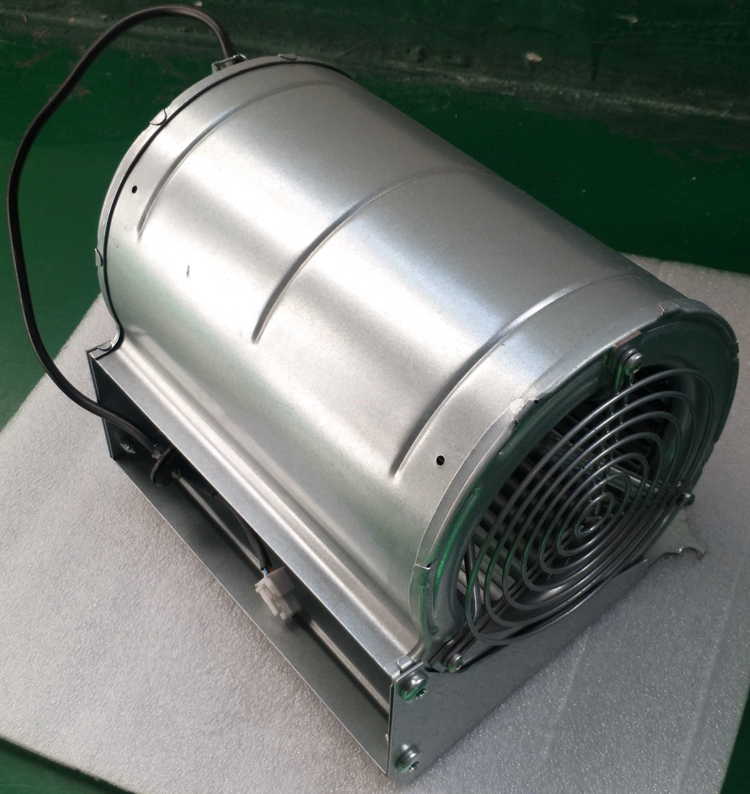 D2E133-AM35-B4 ebm-papst Centrifugal Fan | 230V 165W | Durable, Quiet & Efficient