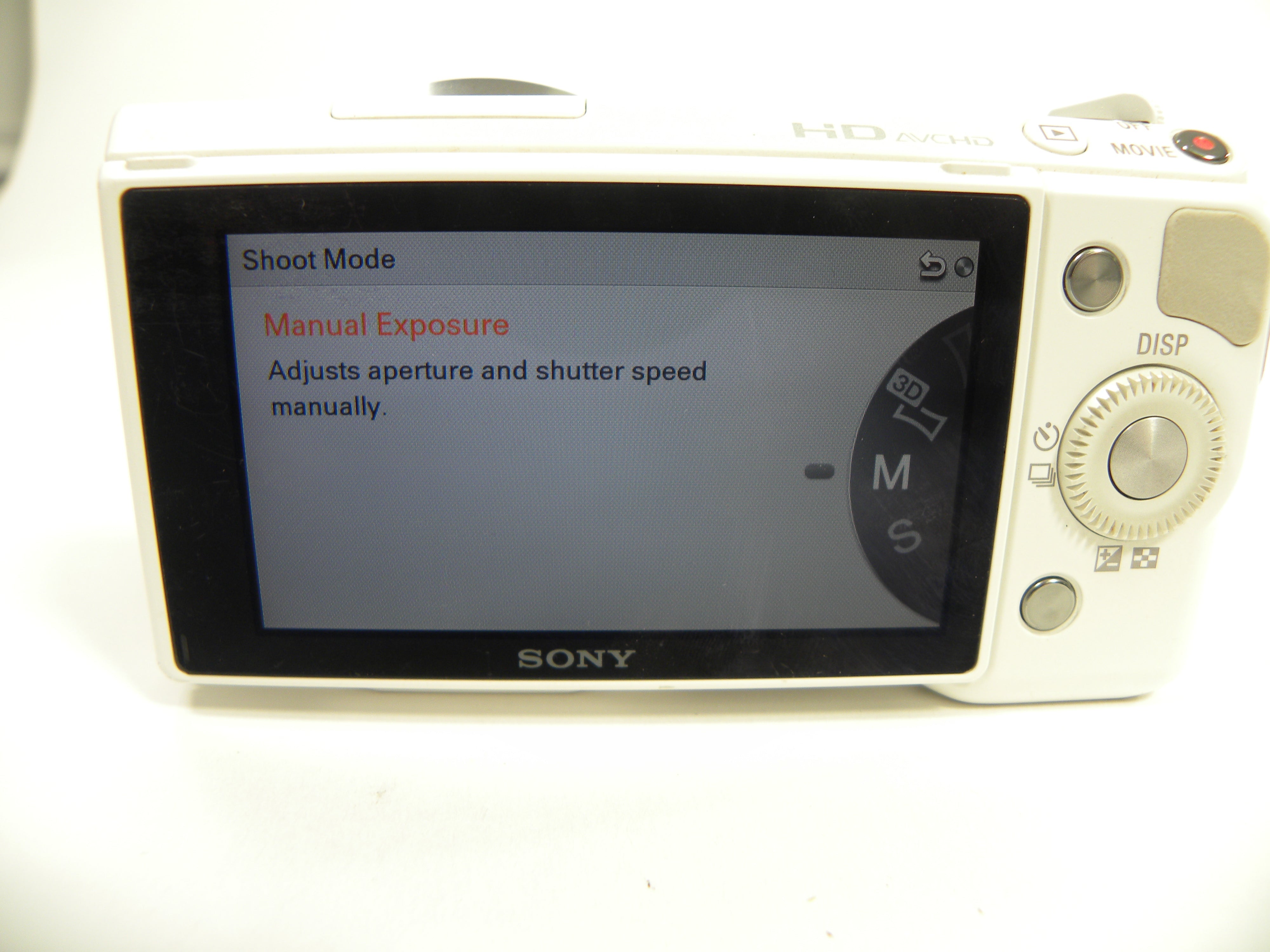 Sony a NEX-5N 14.2mp Digital Mirrorless Camera(White) w/18-55 f3.5-5.6 OSS