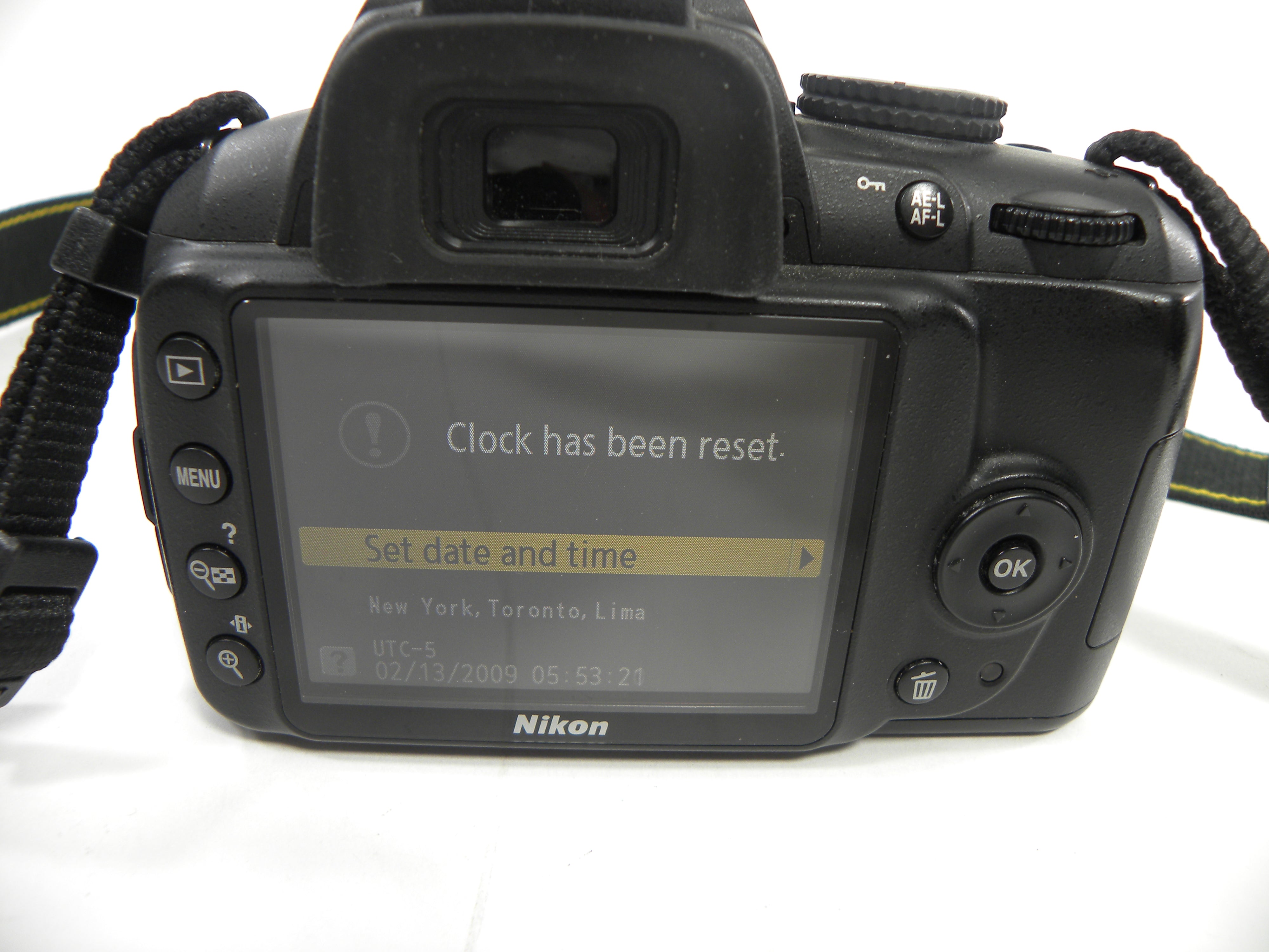 Nikon D3000 10mp Digital SLR w/Nikkor AF-S 18-55mm Shutter Ct. 5,499