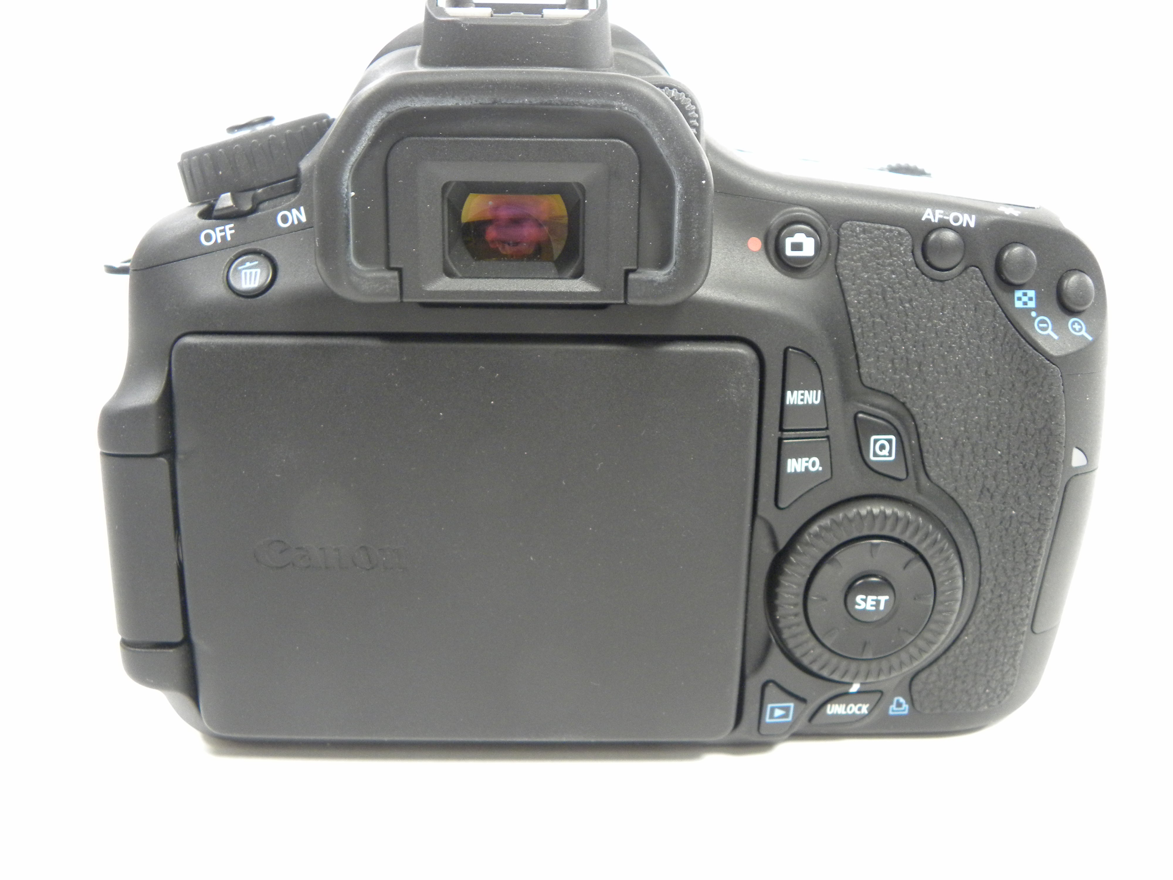 Canon EOS 60D 18mp Digital SLR w/EF-S 18-55 II Shutter Ct. 389