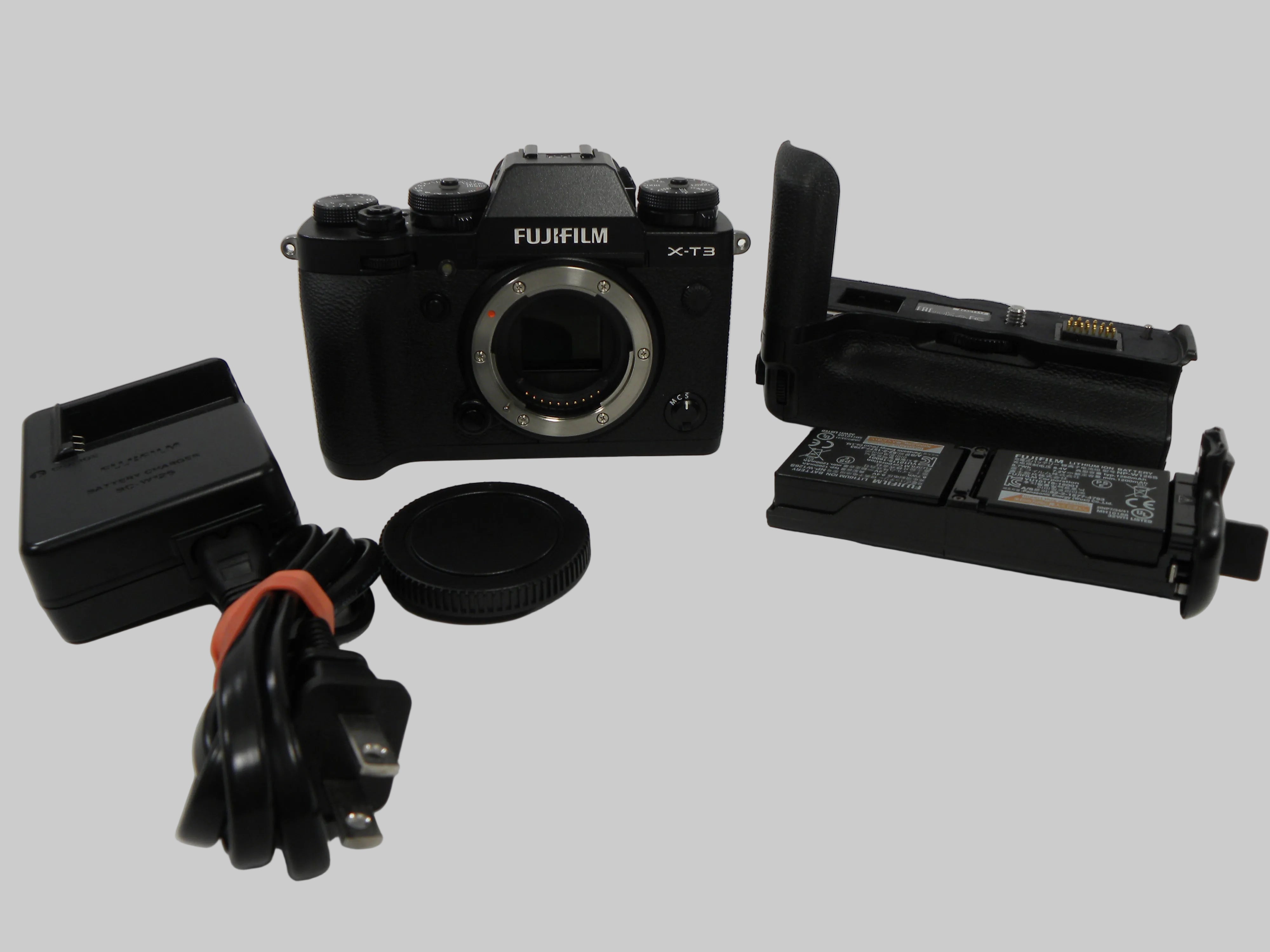 Fujifilm X-T3 26.1mp Digital Mirrorless body only w/VG-XT3 Grip Shutter Ct. 3