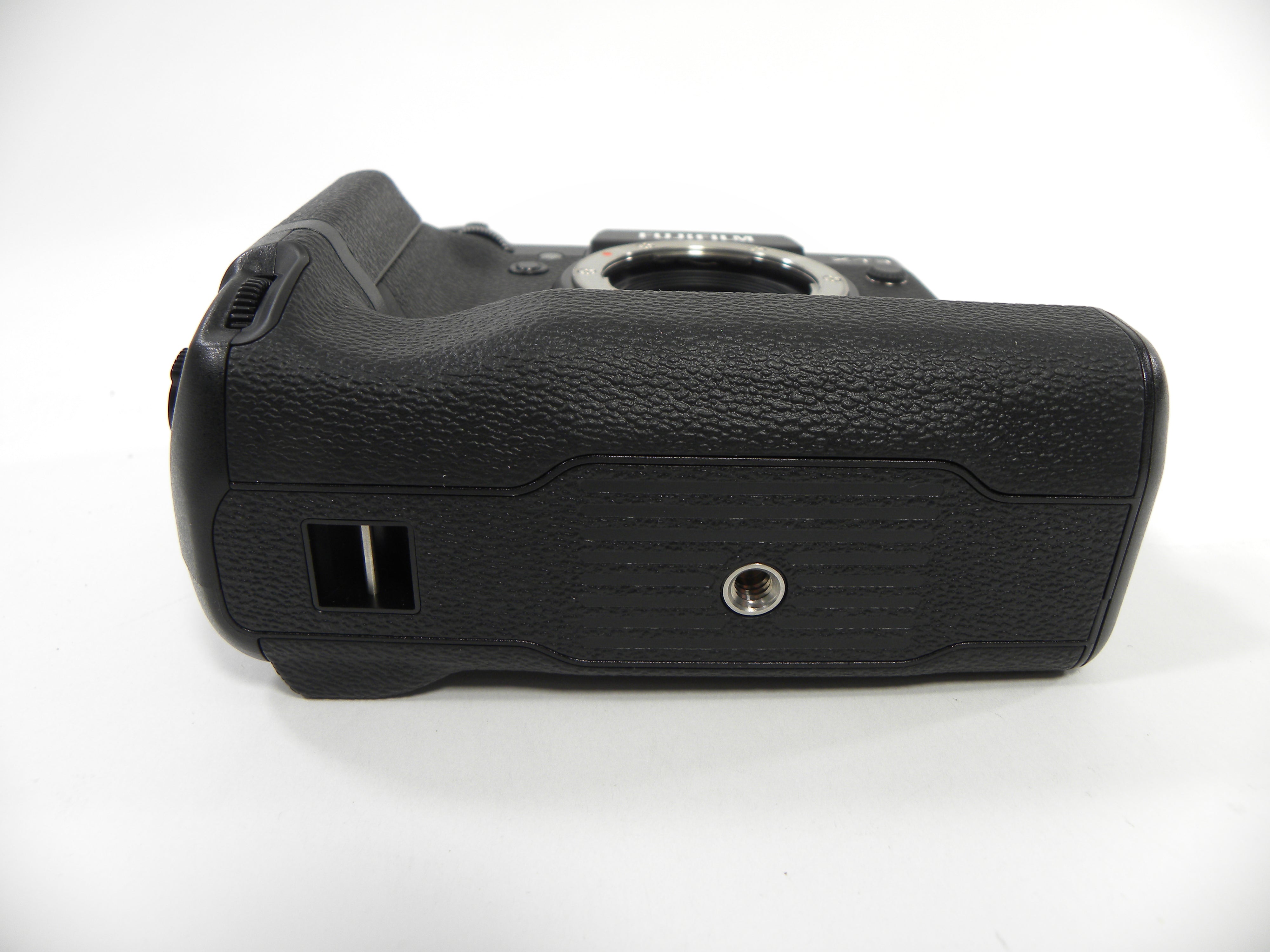 Fujifilm X-T3 26.1mp Digital Mirrorless body only w/VG-XT3 Grip Shutter Ct. 3