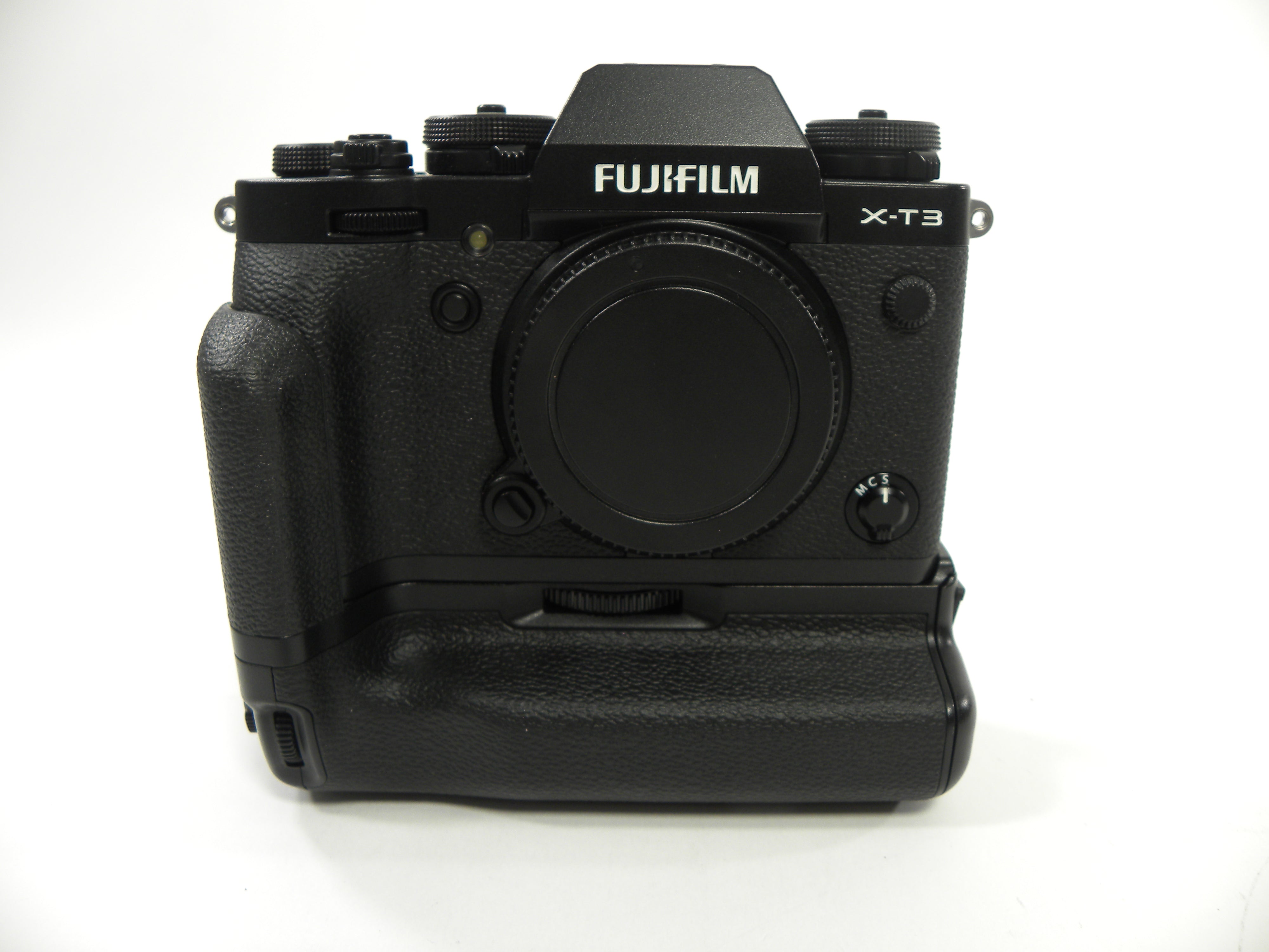 Fujifilm X-T3 26.1mp Digital Mirrorless body only w/VG-XT3 Grip Shutter Ct. 3