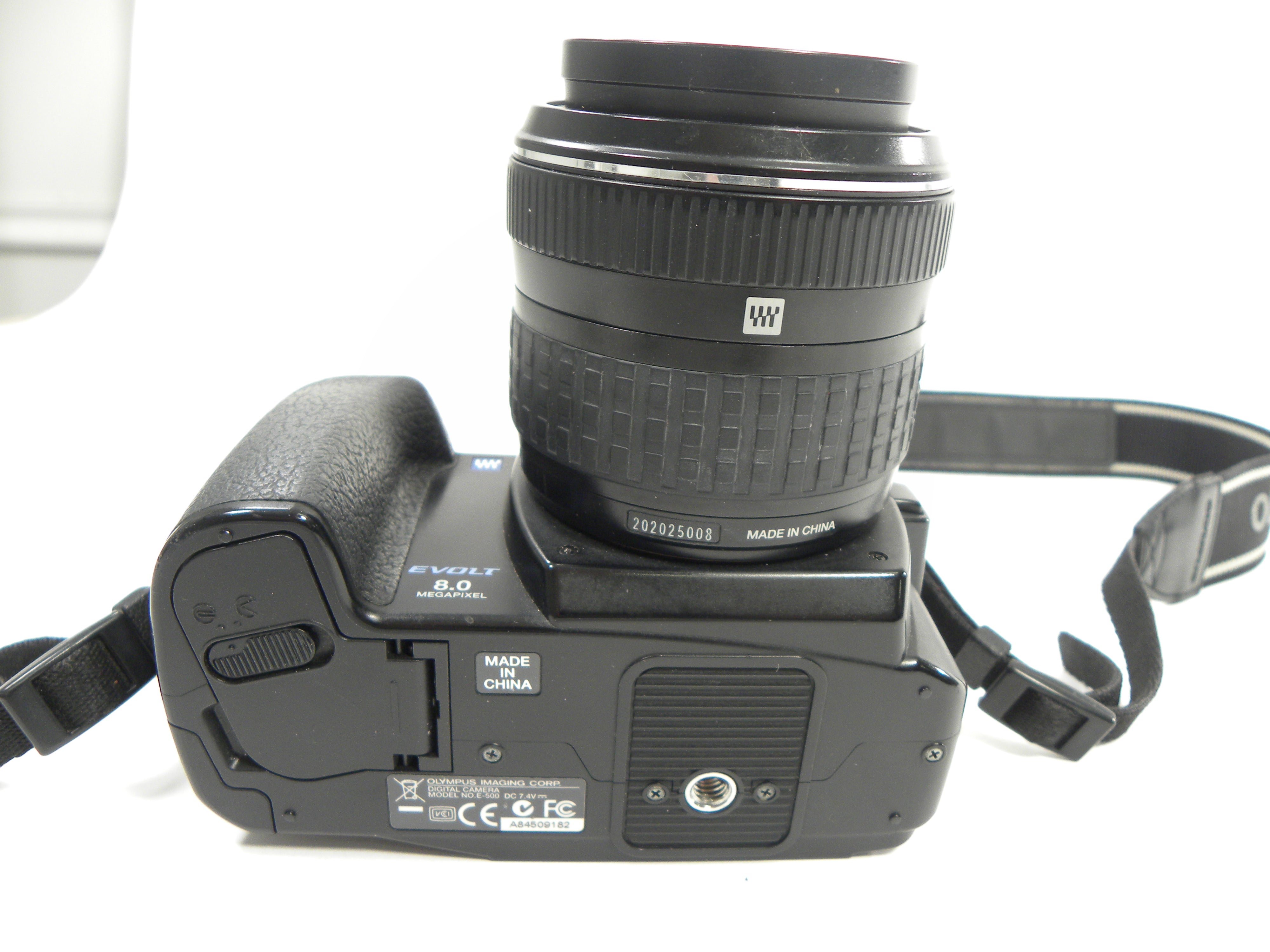 Olympus E-500 Evolt 8.0mp Digital SLR w/Zukio 17.5-45mm Shutter Ct. 17,209