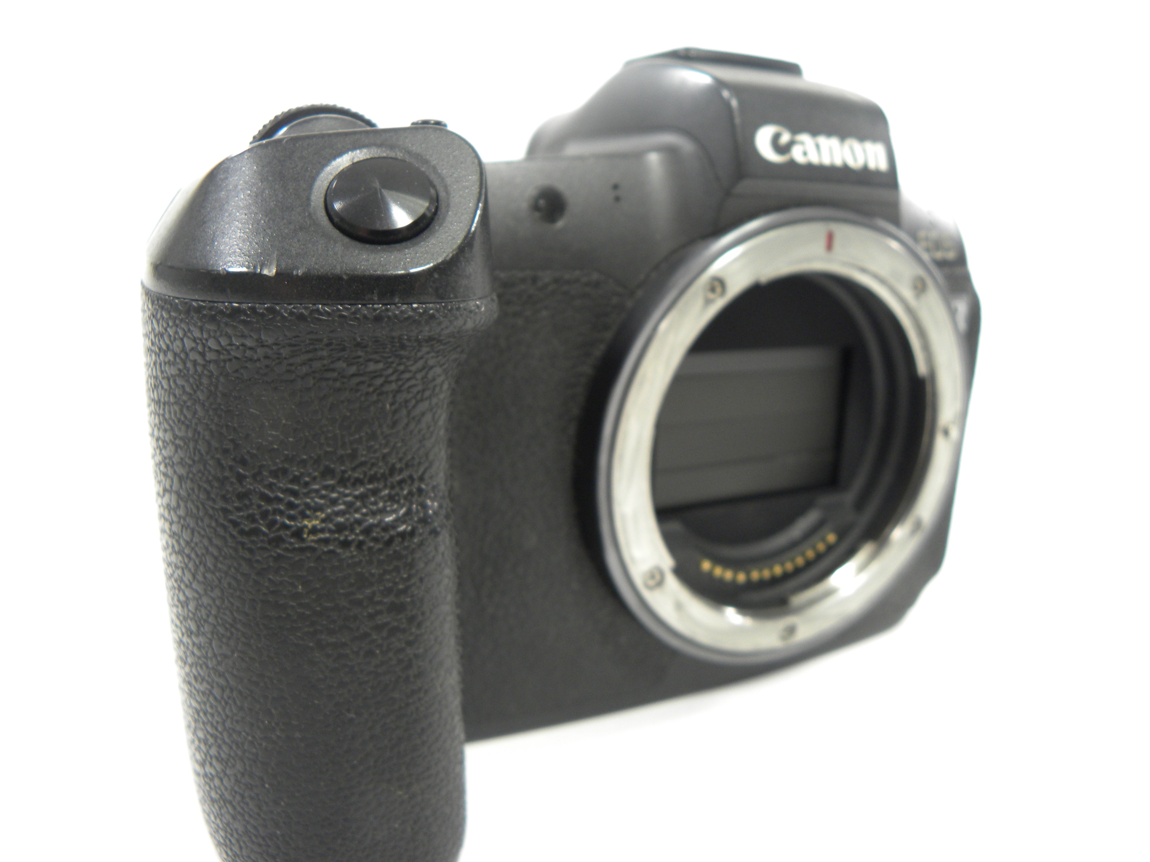 Canon EOS R 30.3mp Digital SLR body only Shutter Ct. 373,000