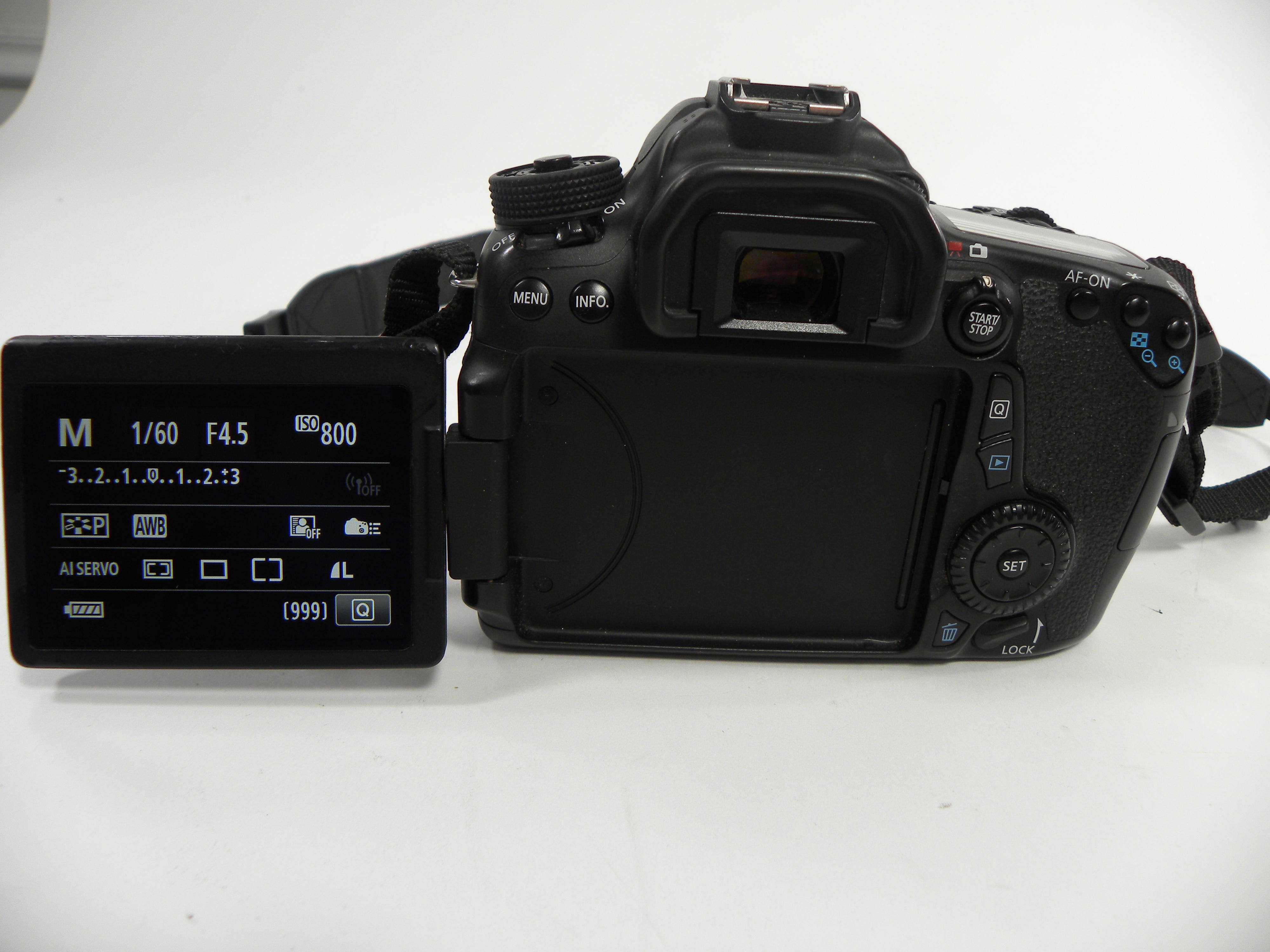 Canon EOS 70D 20.2 mp Digital SLR w/EF-S 18-55 IS STM Shutter Ct. 81,423