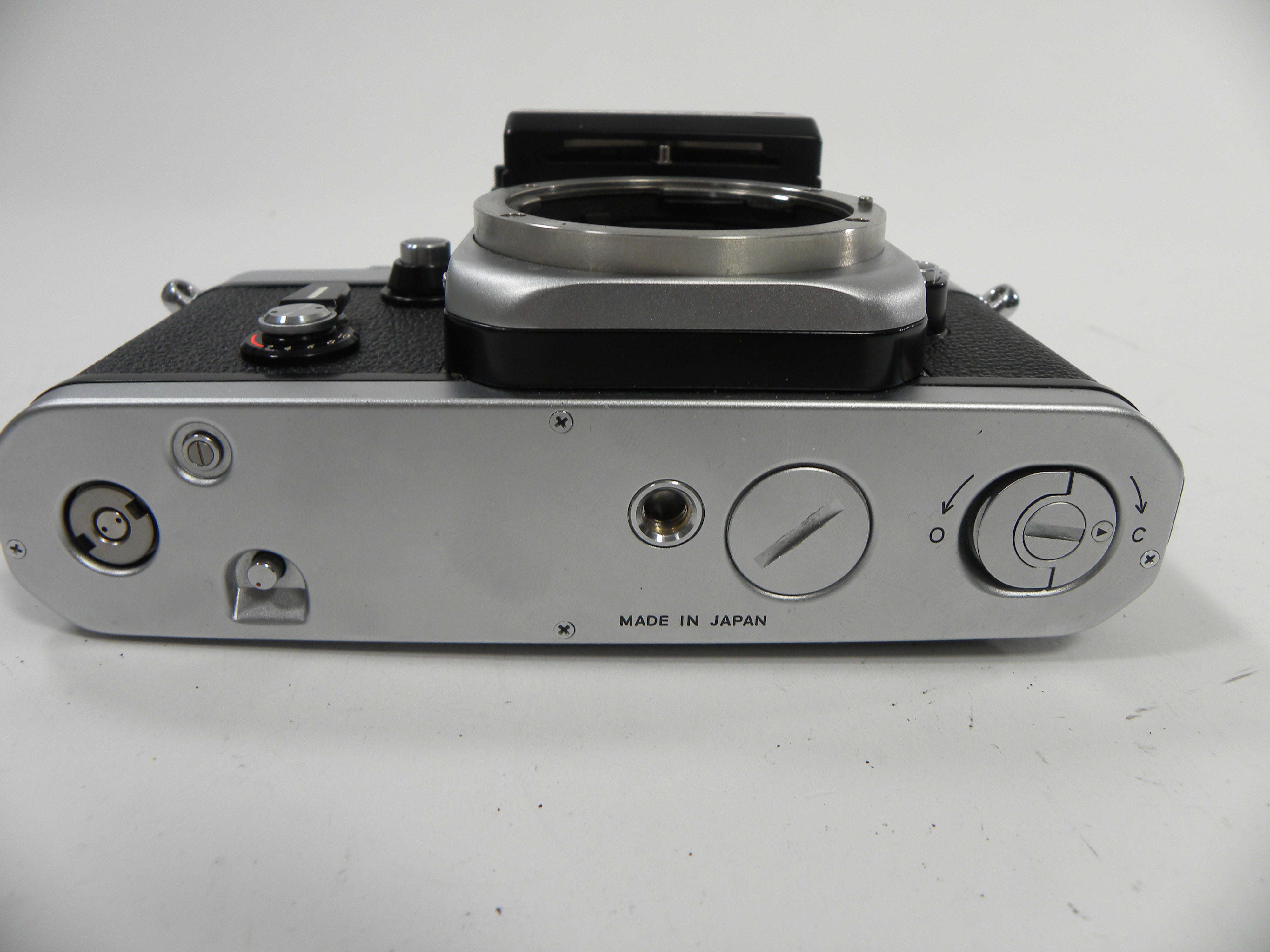 Nikon F2 35mm SLR Body Only w/Focusing Screen A/ DP-1 Prism AS IS NO RETURNS!