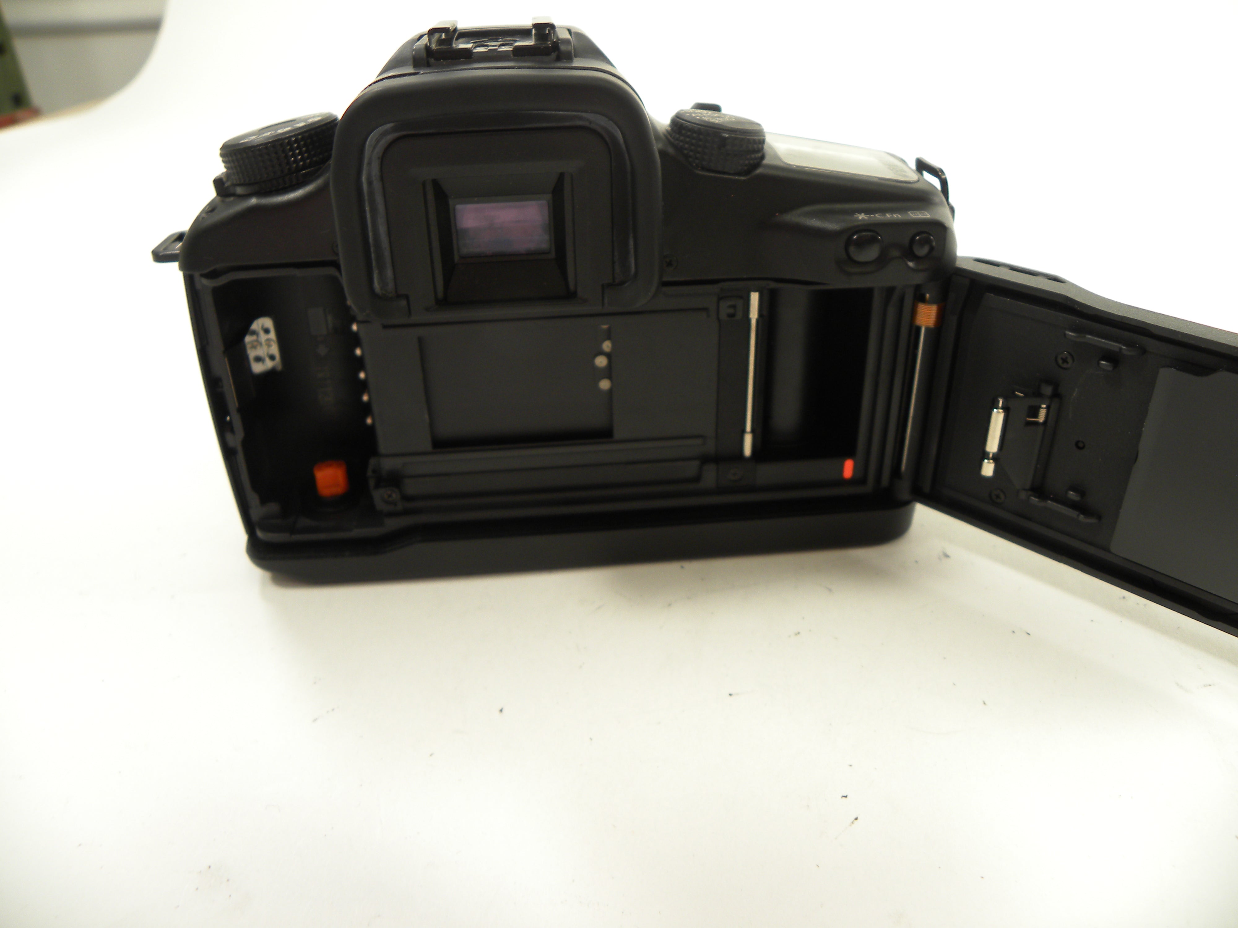 Canon EOS Elan 7e 35mm SLR Body only