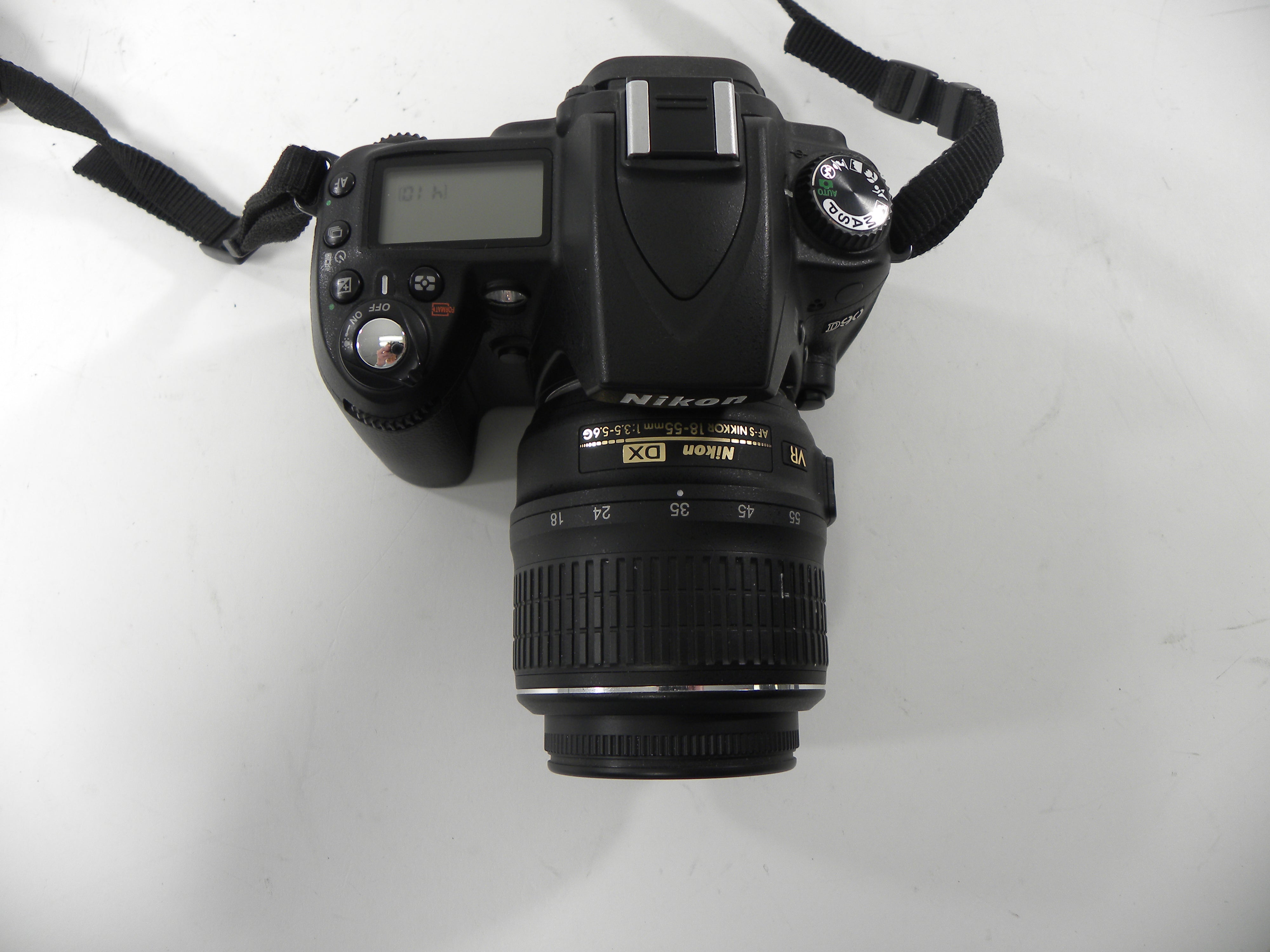 Nikon D90 12.3mp Digital SLR w/AF-S DX VR 18-55mm Shutter Ct. 6,622