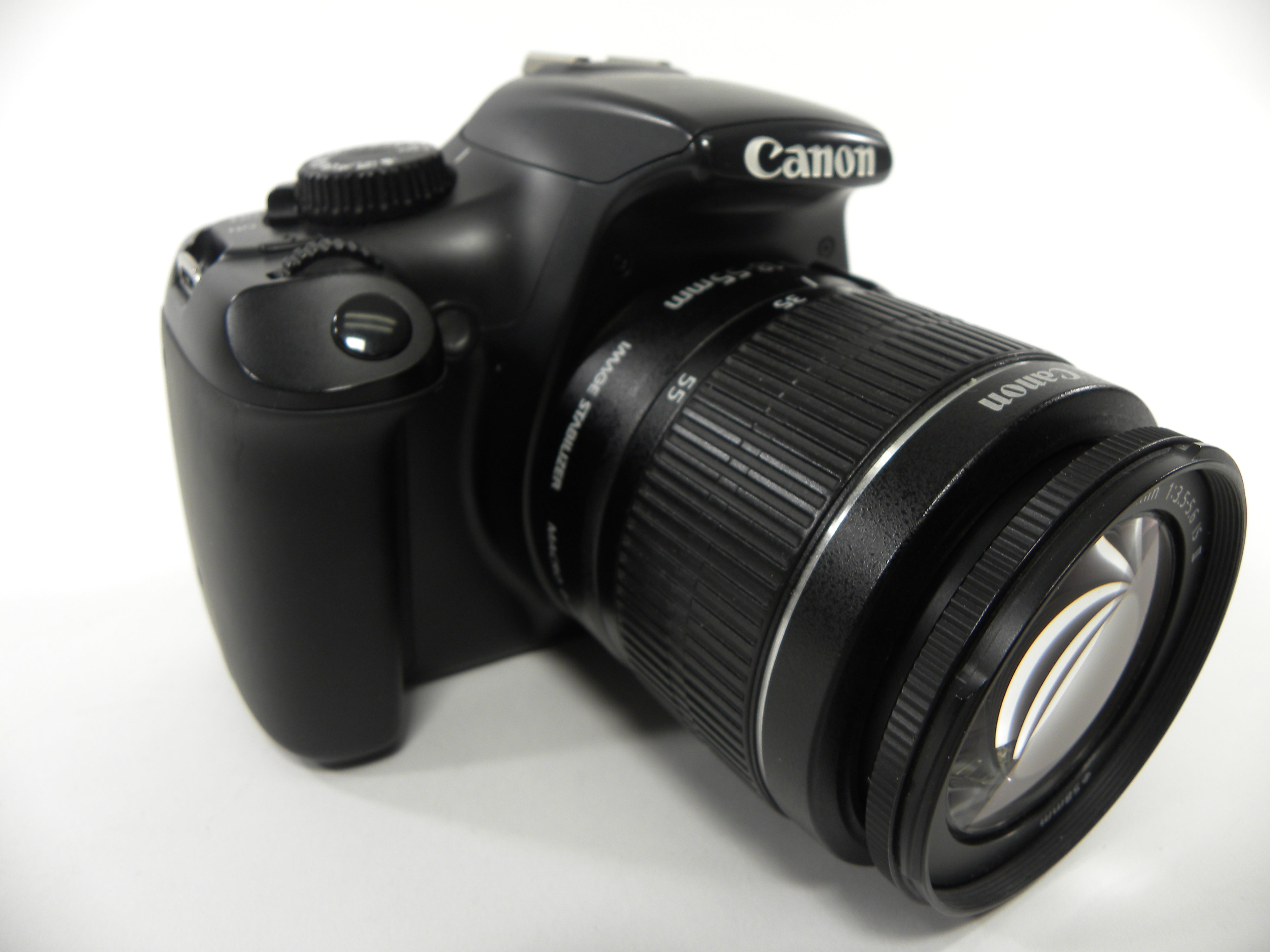 Canon EOS Rebel T3 12.2mp Digital SLR w/EF-S 18-55 IS II Shutter ct. 13,625