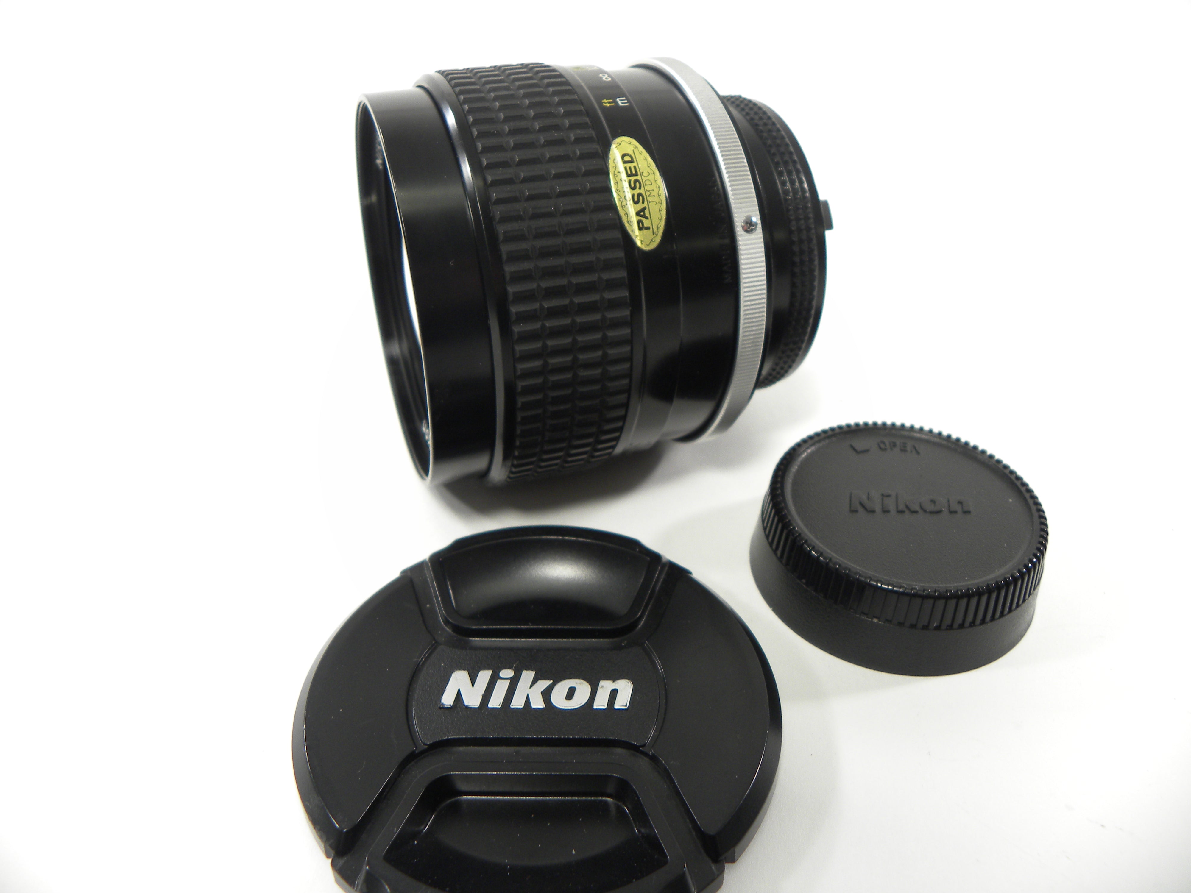 Nikon Nikkor 85mm f1.4 Ais lens   AS IS  No Returns