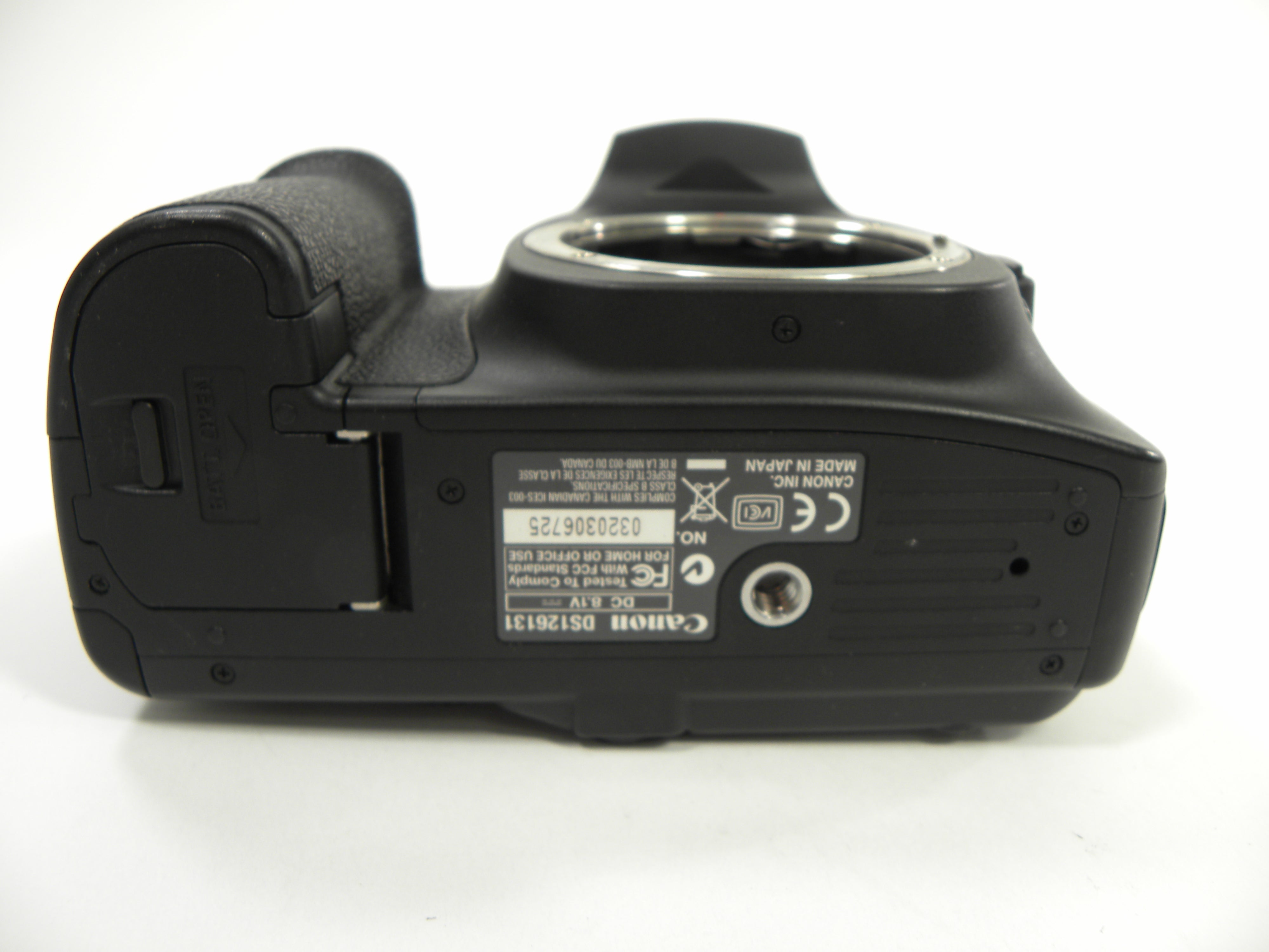 Canon EOS 30D 8.2mp Digital SLR body only AS IS  (Parts or Repair) No Returns