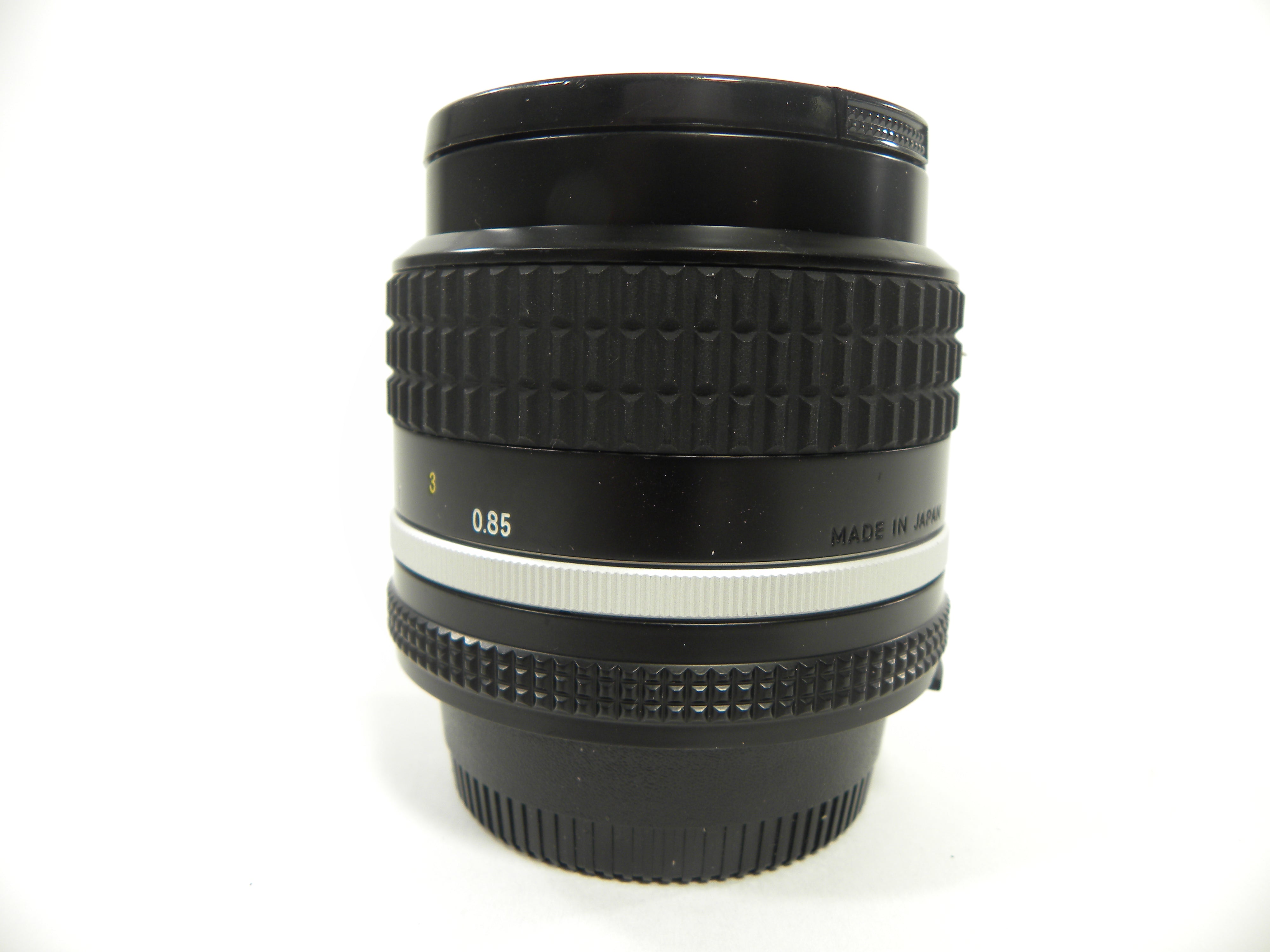 Nikon Nikkor 85mm f2 F Mount Lens