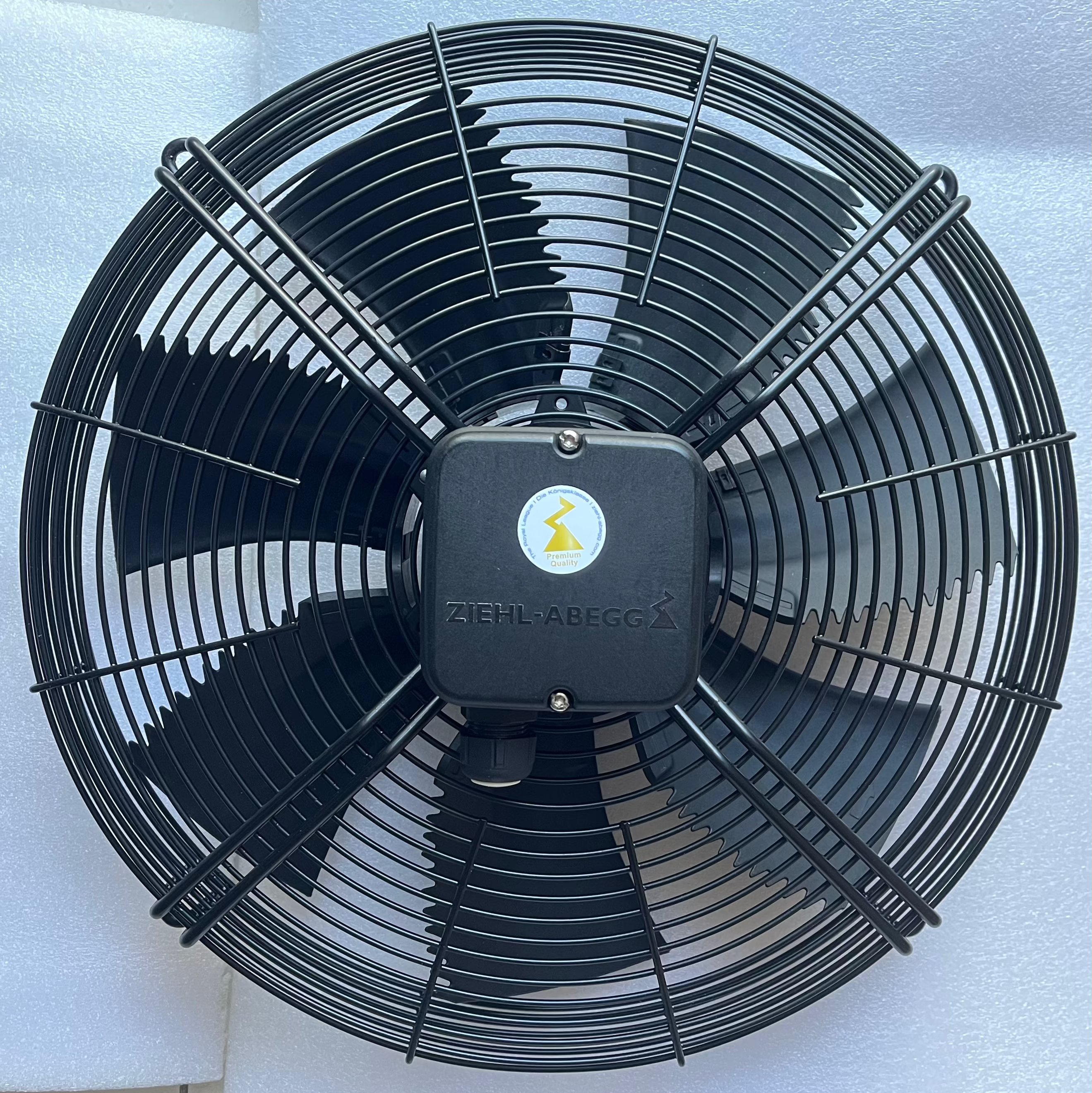 FE040-4DK.2C.V7
 ZIEHL-ABEGG Axial Fan