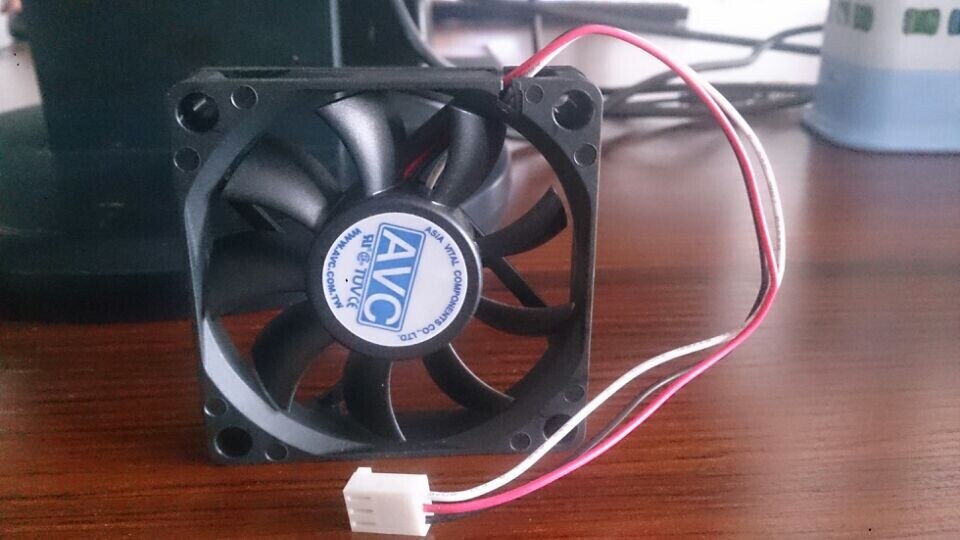 AVC DA07015B12U 70x70x15mm 12V DC 0.70A Axial Cooling Fan