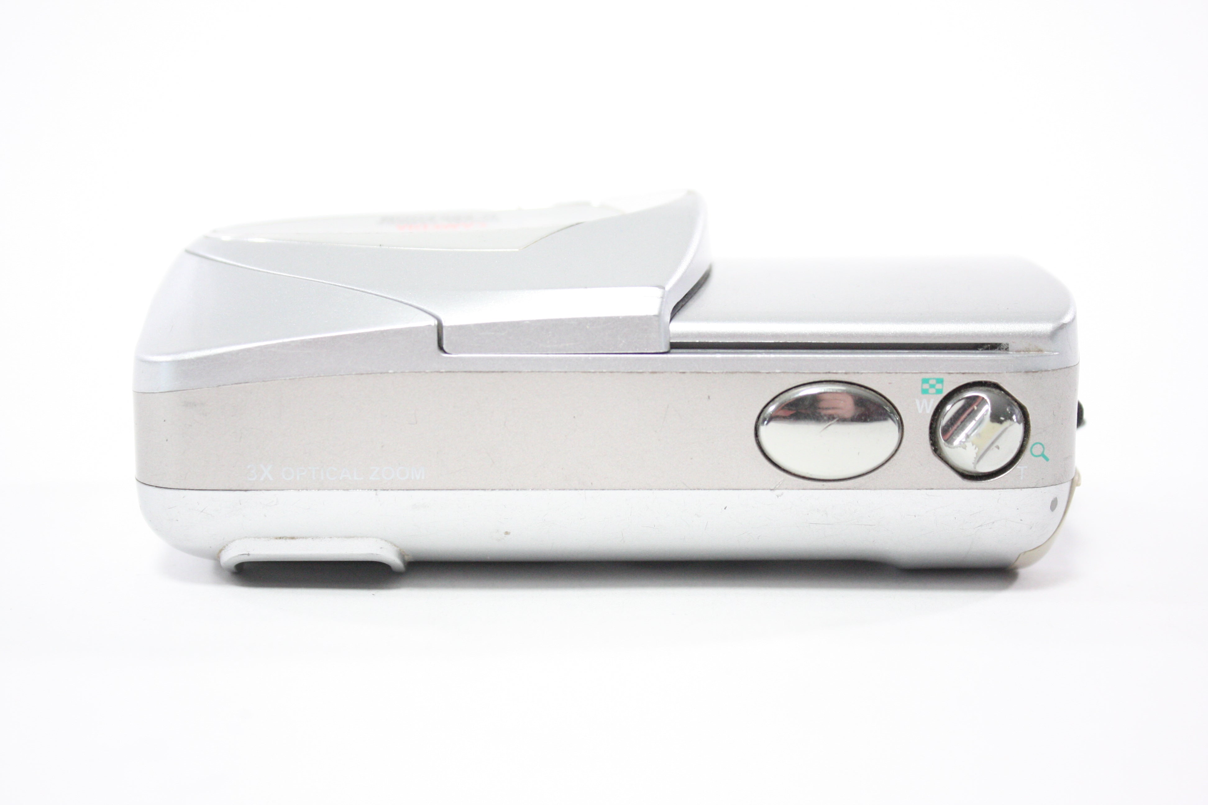 Olympus Camedia  D-560 Zoom Digital Point and Shoot Camera 3x Zoom 3.2mp (Silver)