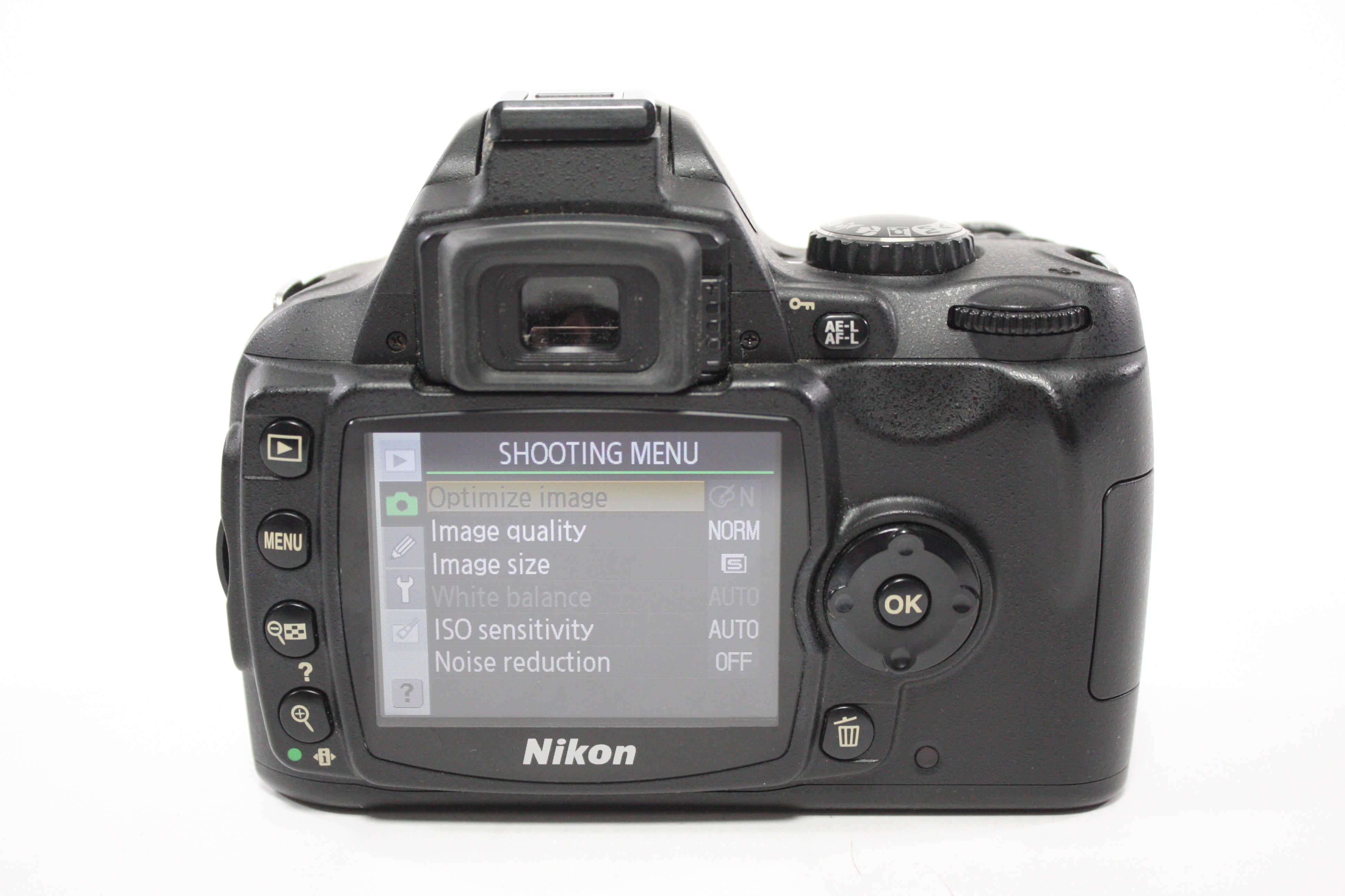 Nikon D40 DSLR Camera with Nikon 18-55mm f/3.5-5.6G II DX Nikkor AF-S Lens with Shutter Count 3,108