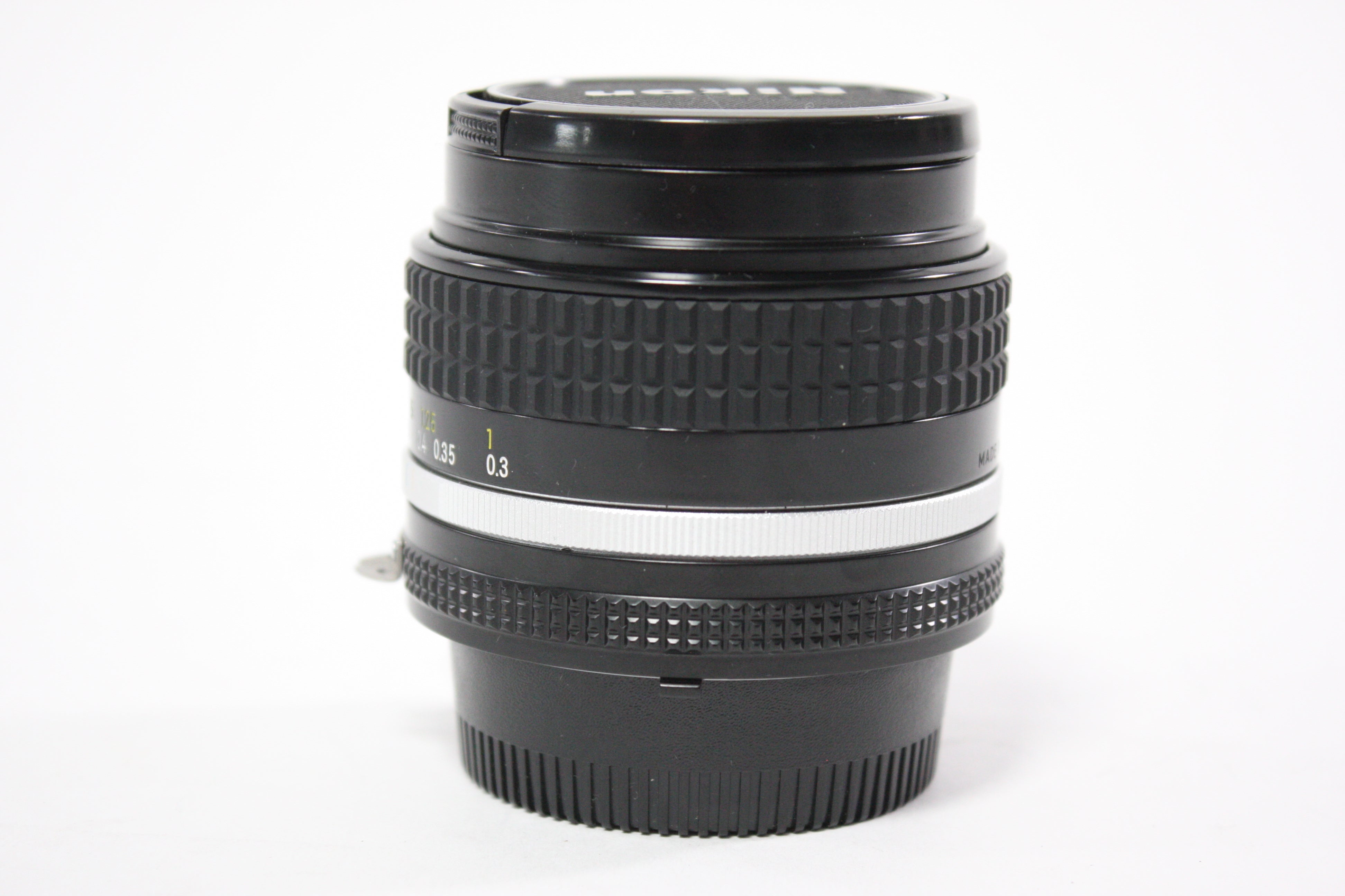 Nikon 28mm f/3.5 Nikkor AIS Lens for Nikon F Mount AS-IS