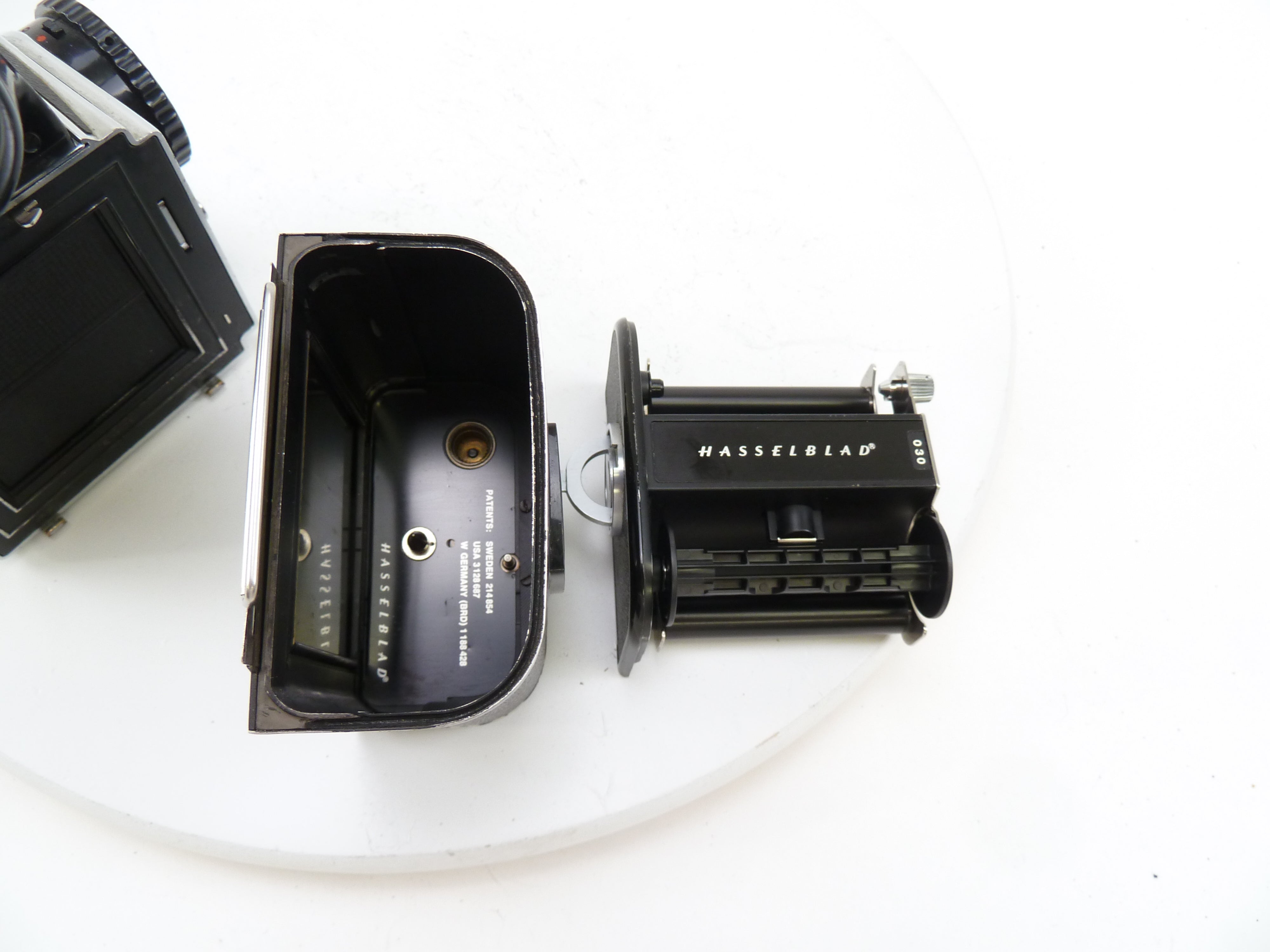 Hasselblad 500C Medium Format 6x6cm SLR Camera with Prism Finder and 120 Back