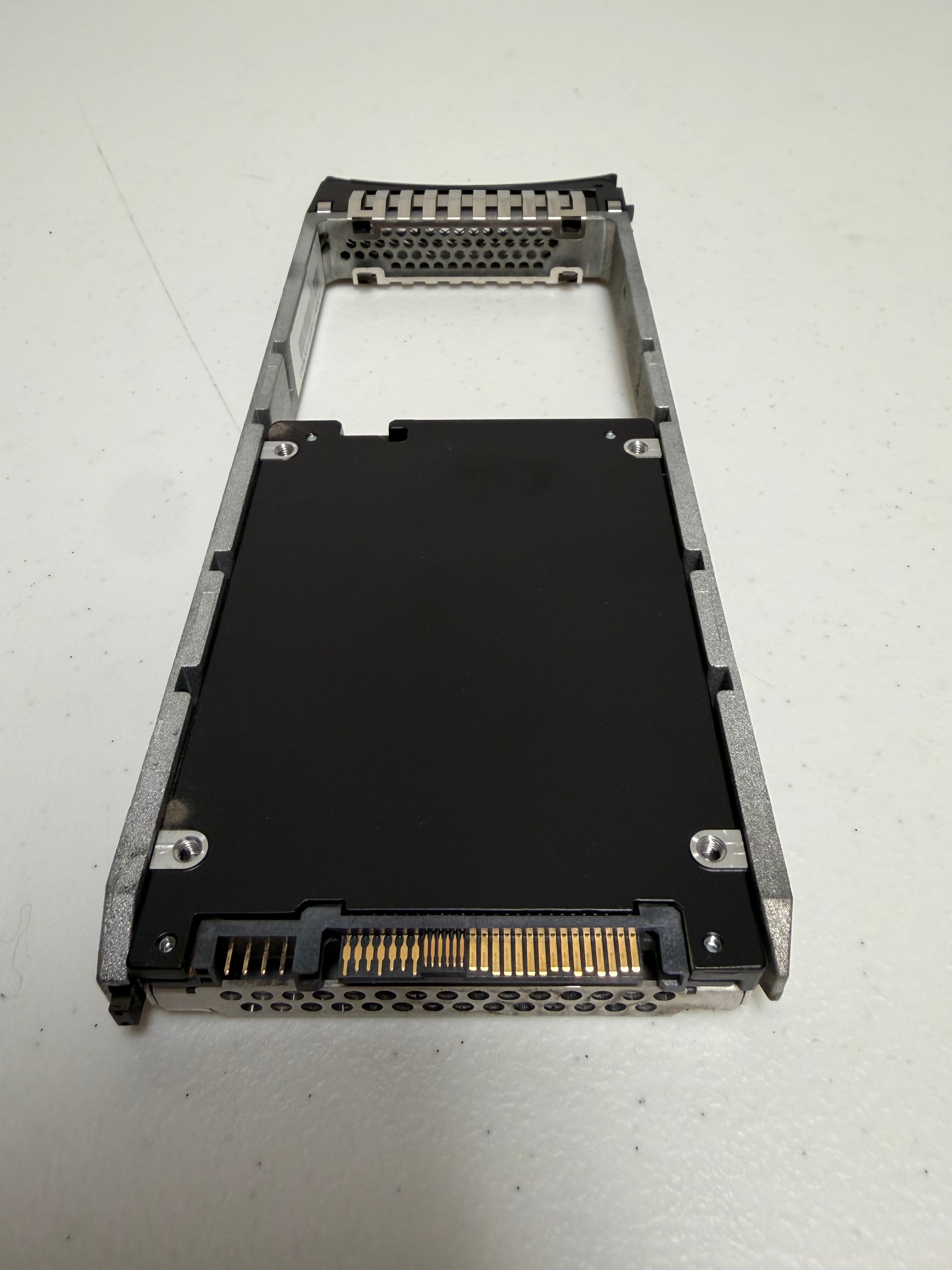 02YC039 02PX542 02PX750 IBM 3.84TB 12Gb 2.5" SAS Hard Drive with Tray