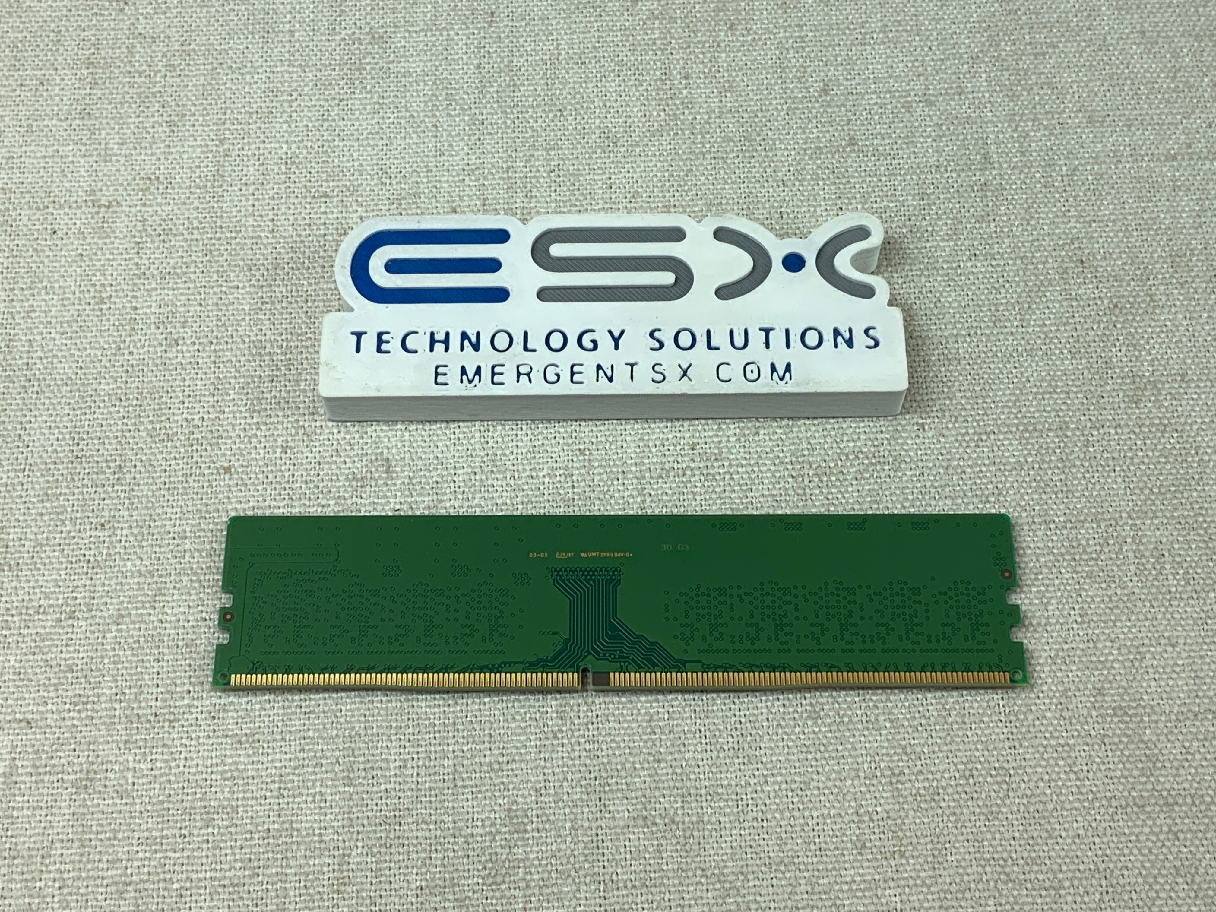 Samsung M391A2G43BB2-CWE 16GB 1Rx8 PC4-3200AA DDR4 ECC Server Memory UDIMM