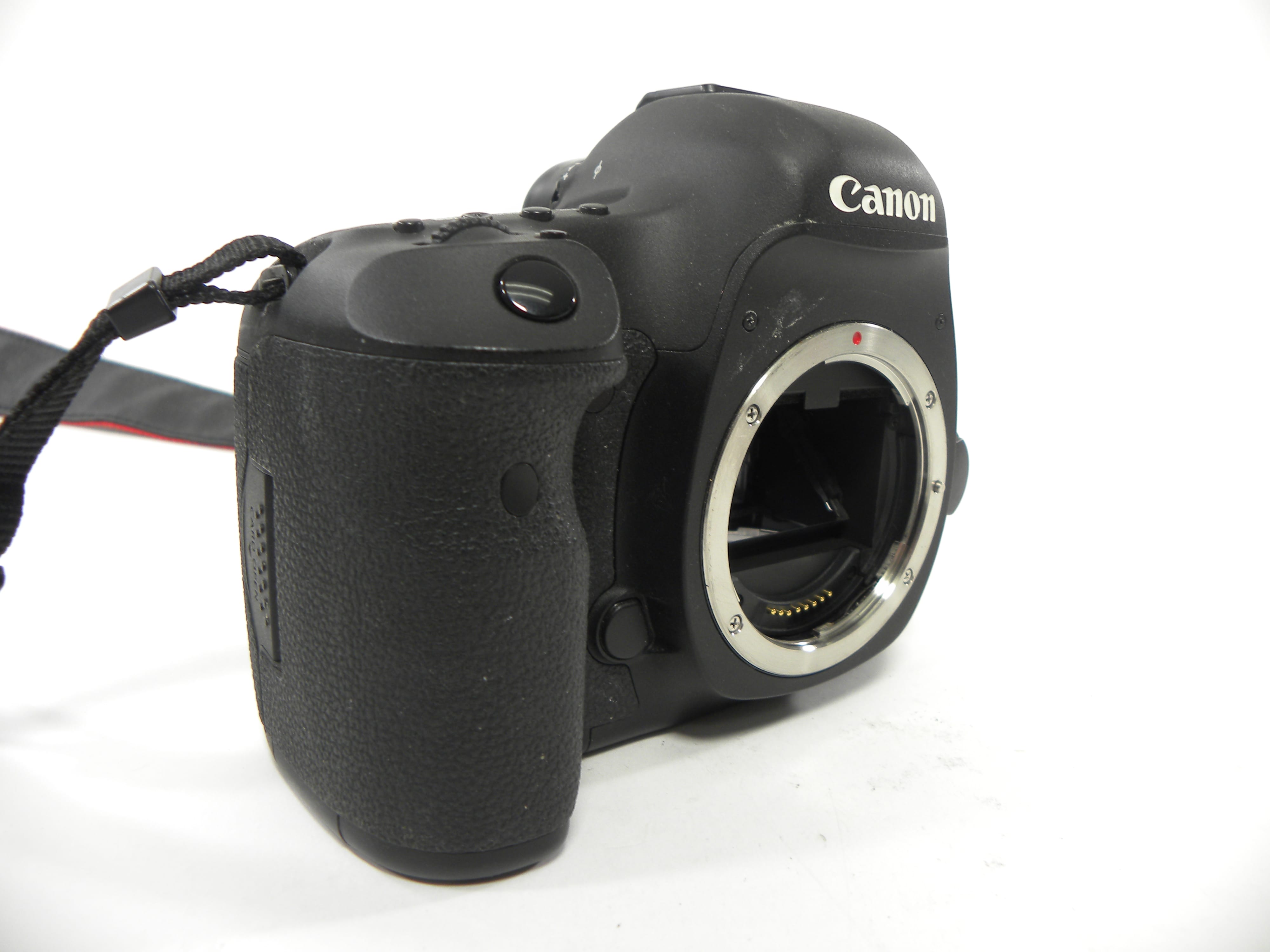 Canon EOS 5D Mark III 22.3mp Digital SLR Body Only Shutter Ct. 17,333