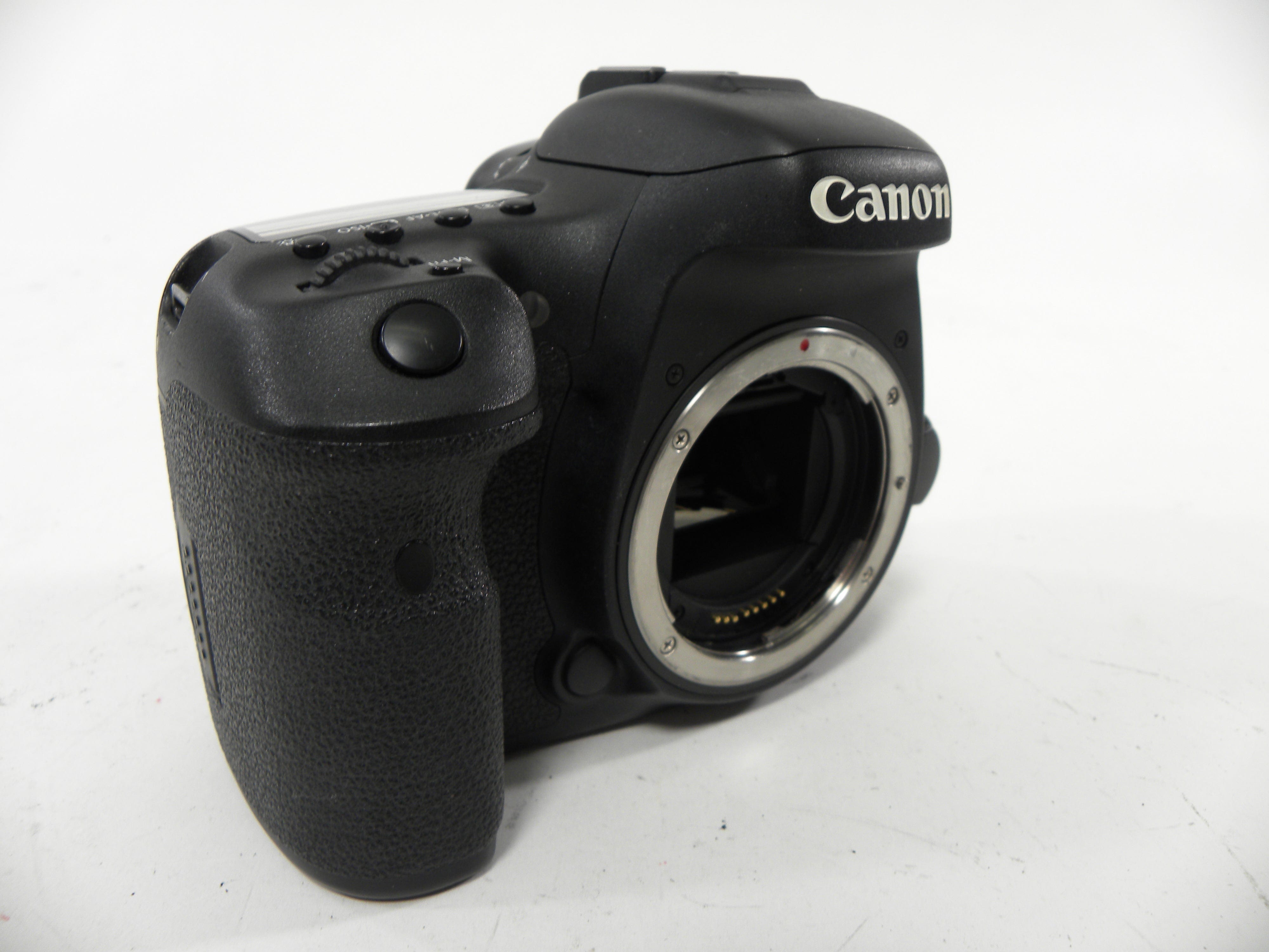 Canon EOS 7D Mark II 20.2mp Digital SLR Body Only Shutter Ct. 22,732