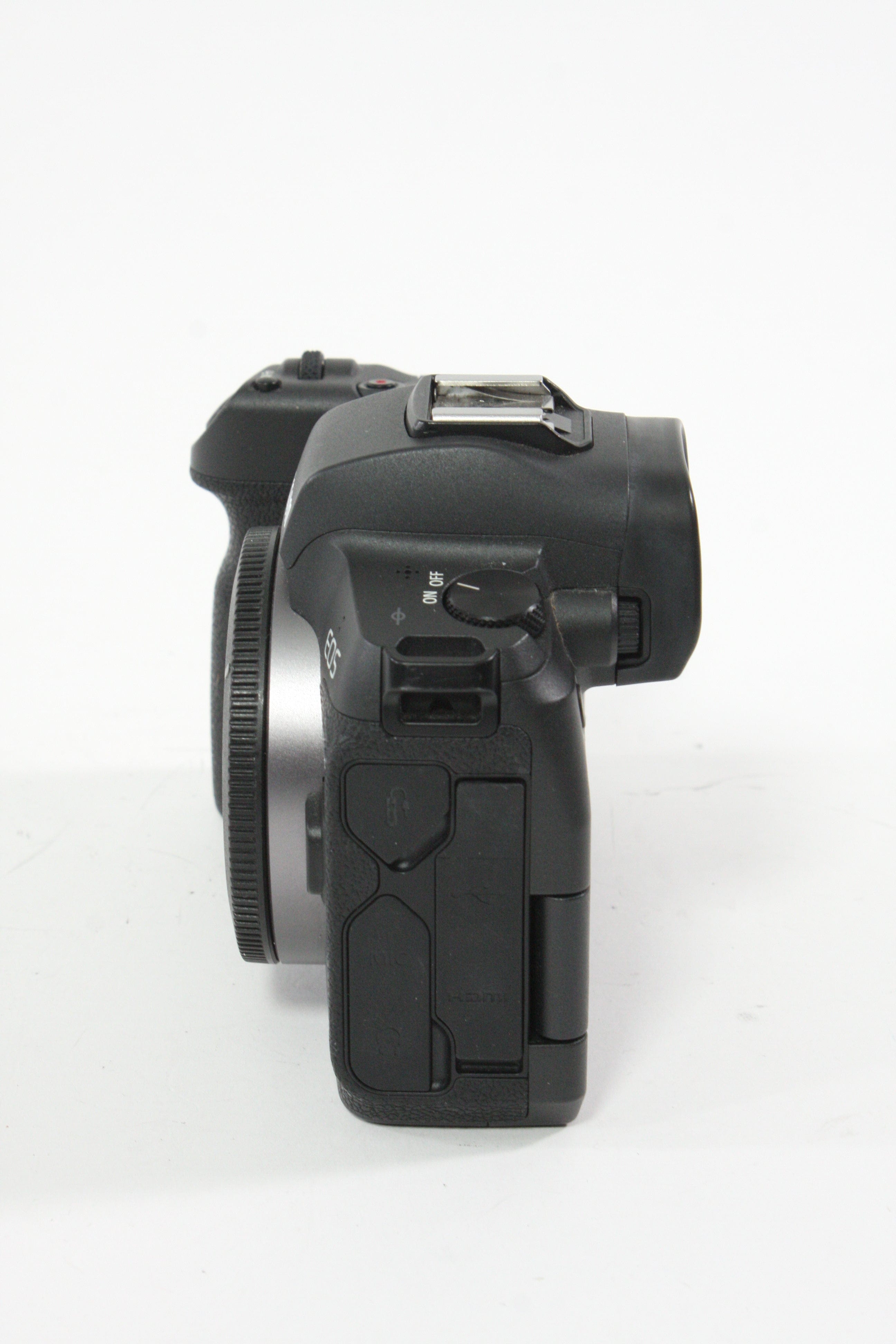 Canon EOS R w/Battery Grip BG-E22 - Shutter Count 62000 or less