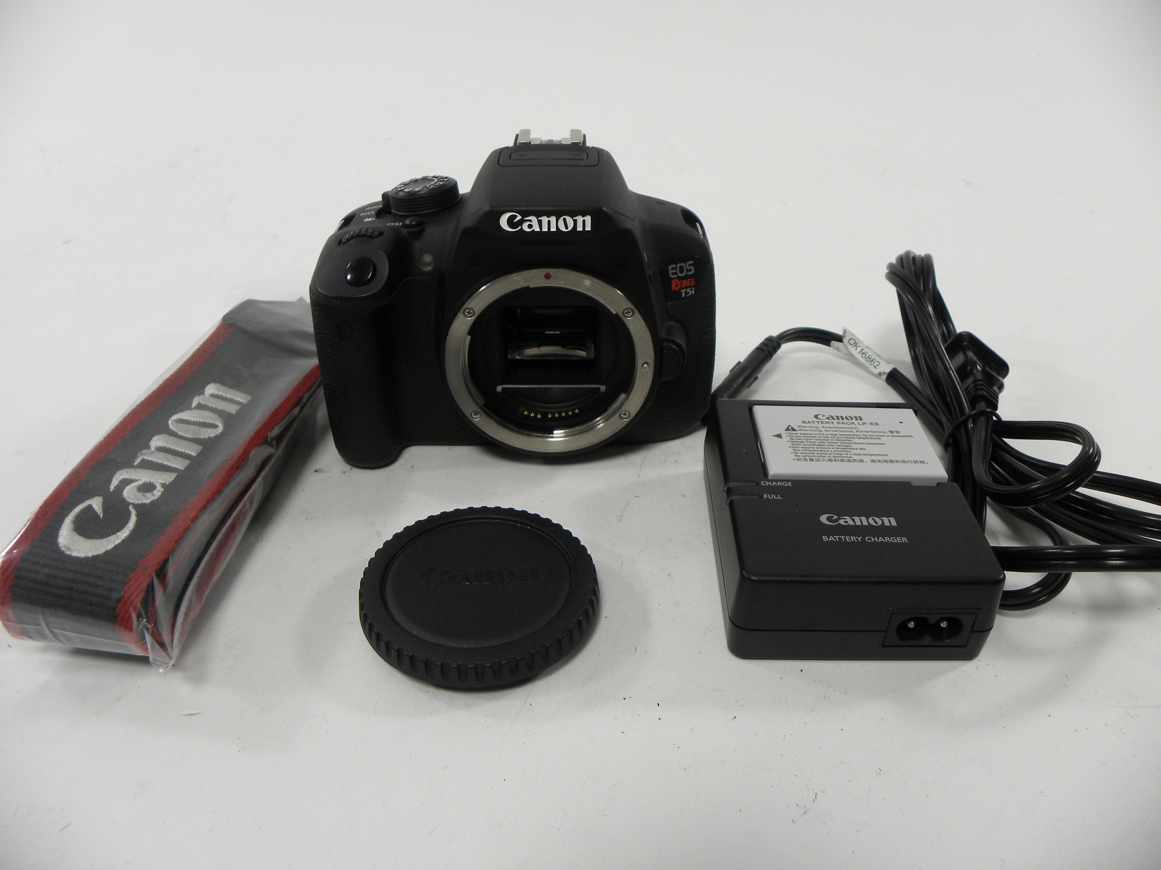 Canon EOS Rebel T5i 18.0mp Digital SLR body only Shutter Ct. 11,137