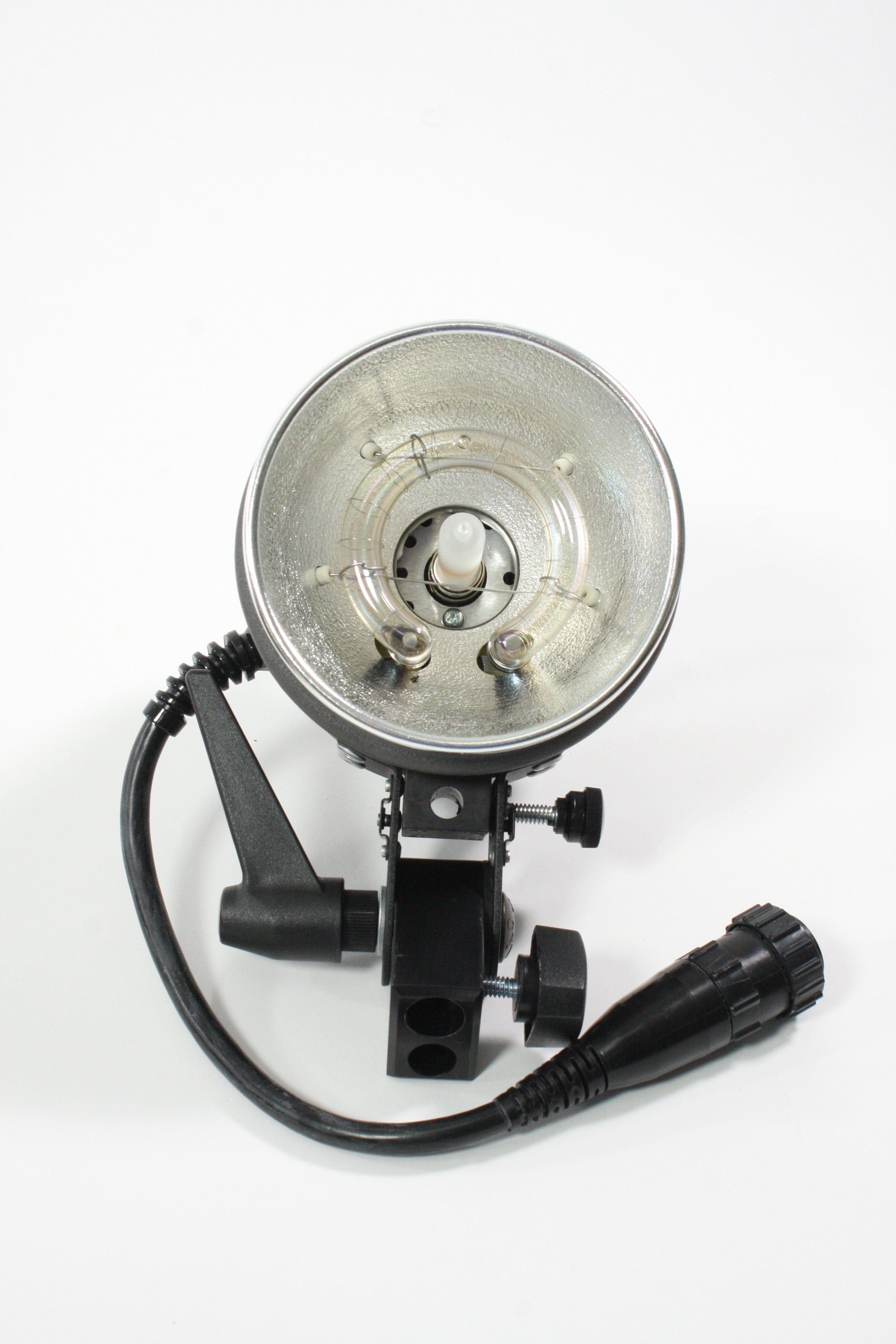 Dynalite 1000 - 2 Strobe Kit with Stands and Umbrellas